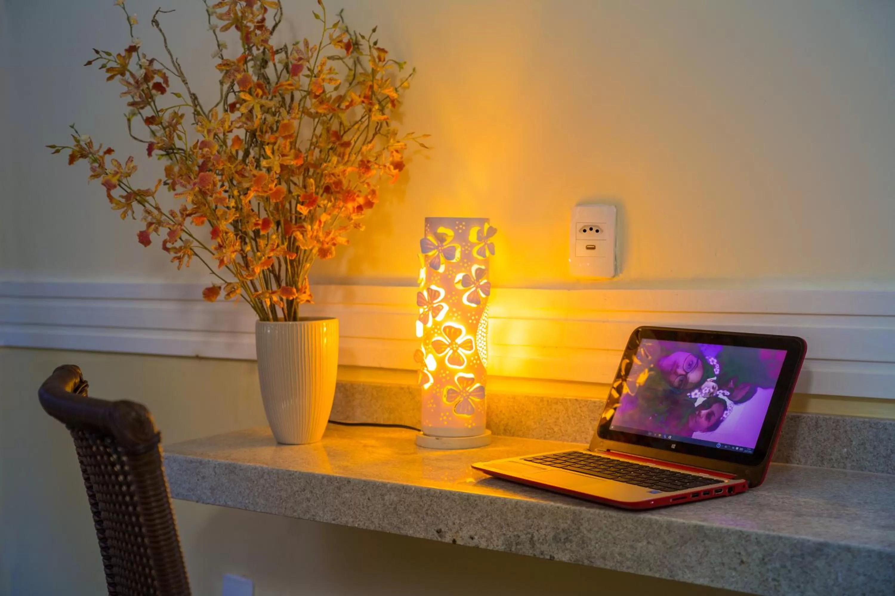 hair dresser in Floral Inn Family