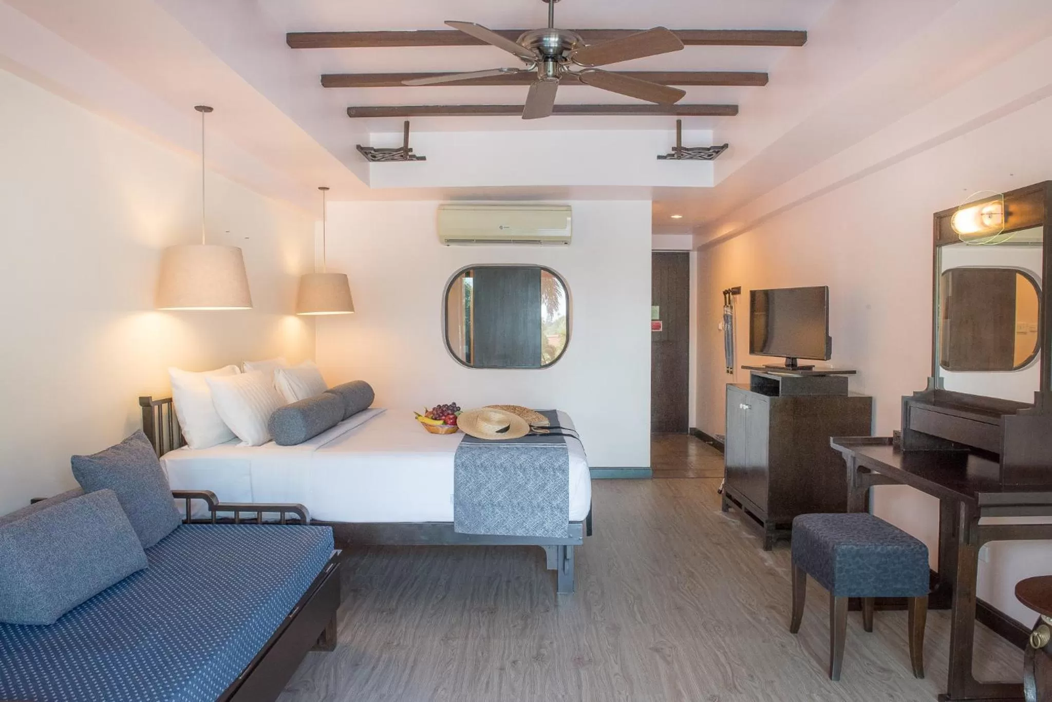 Photo of the whole room, Bed in Krabi Chada Resort