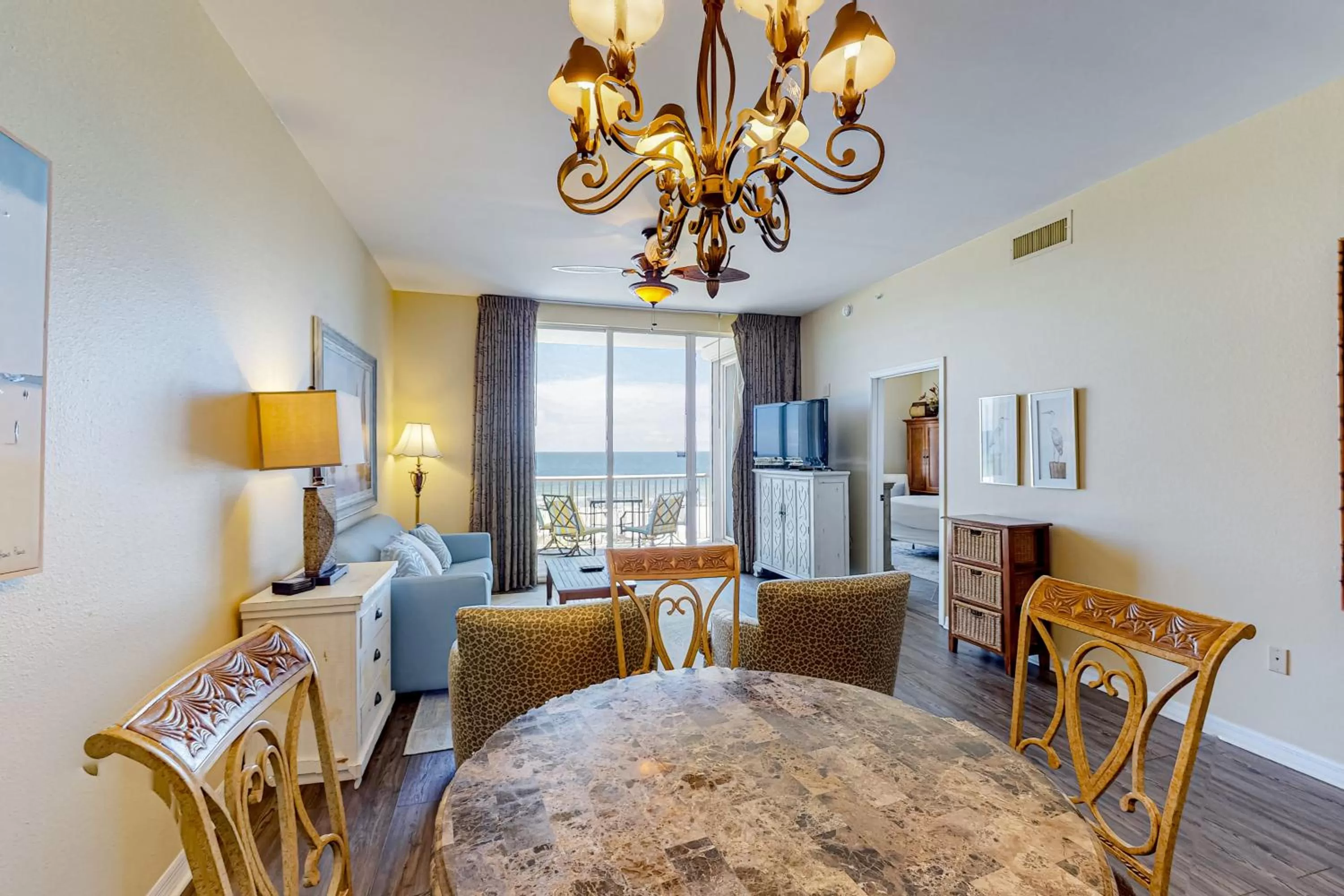 Dining Area in Spanish Key 304