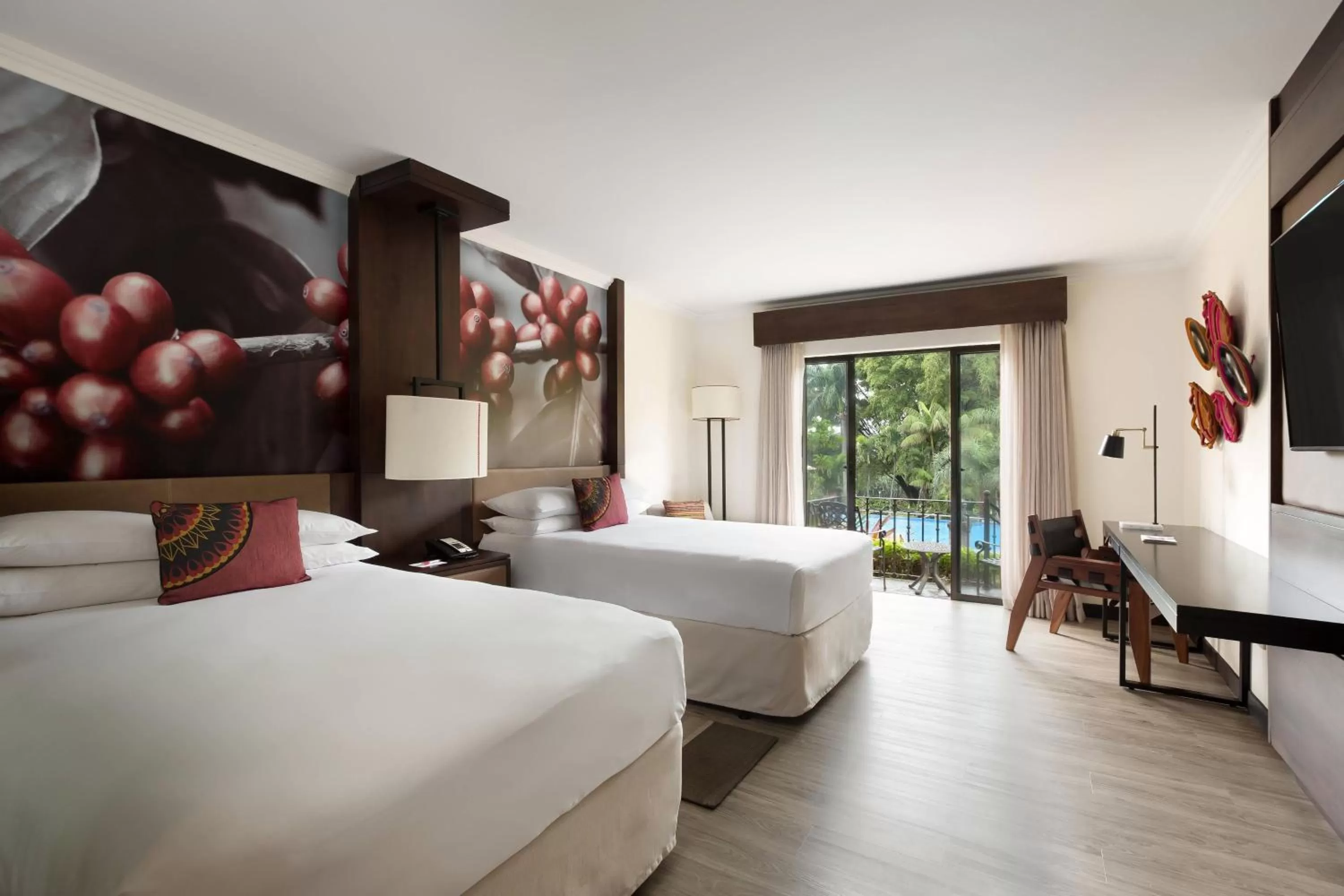 Swimming pool, Bed in Costa Rica Marriott Hotel Hacienda Belen