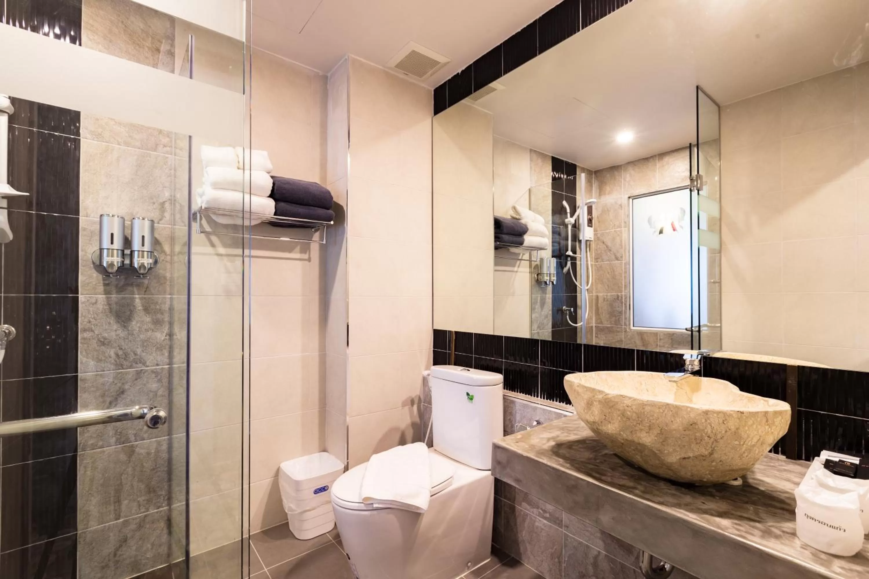 Shower in Maneetel Krabi Beachfront-SHA Plus