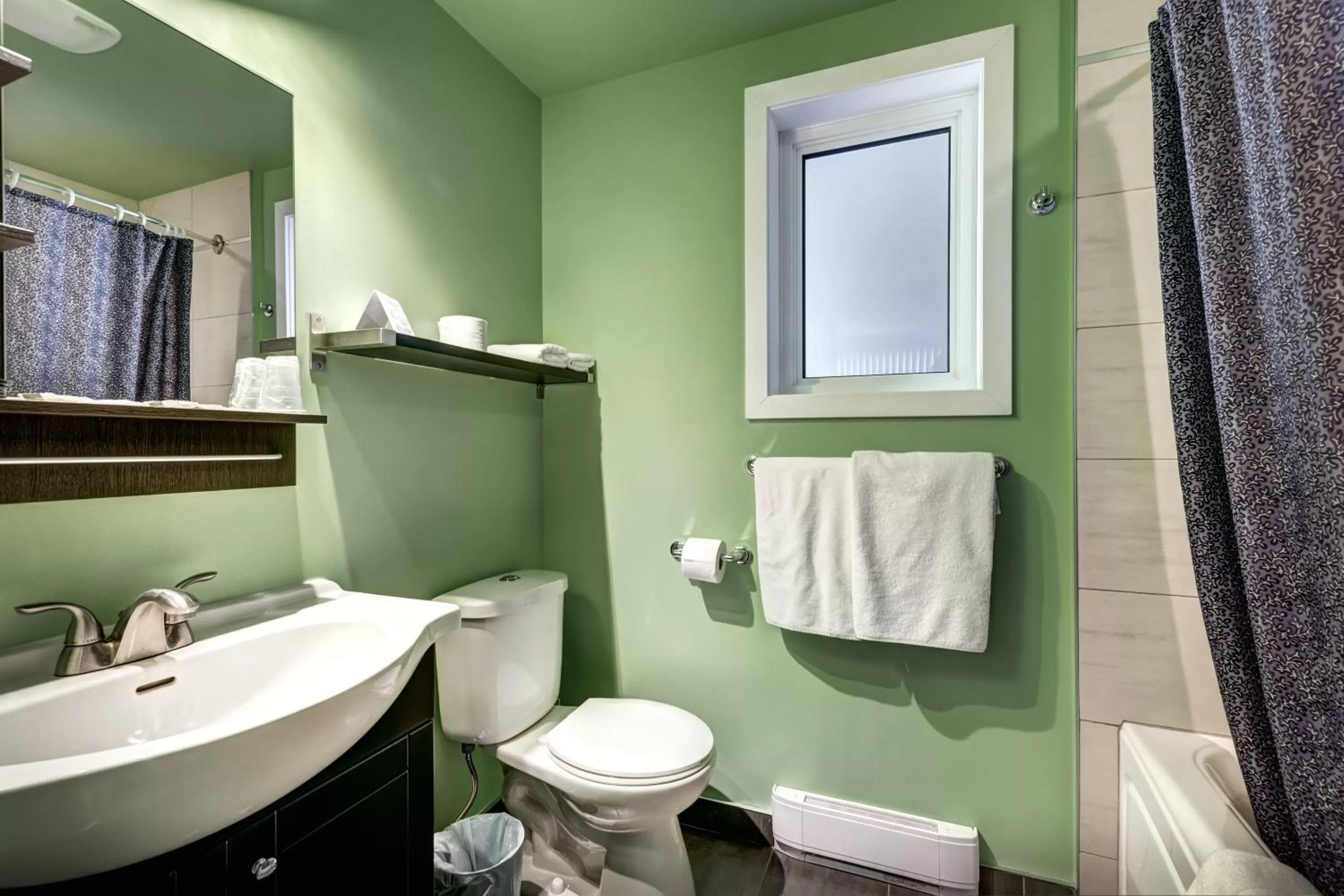 Toilet in Auberge St. Jacques