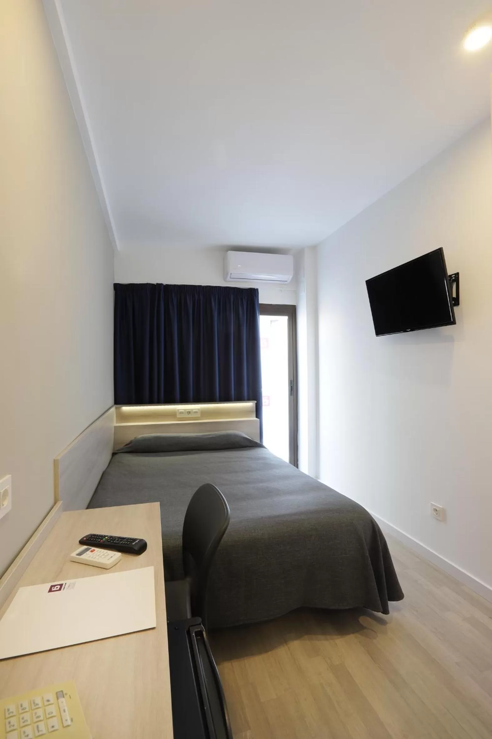 TV and multimedia, Bed in Hotel Brasil