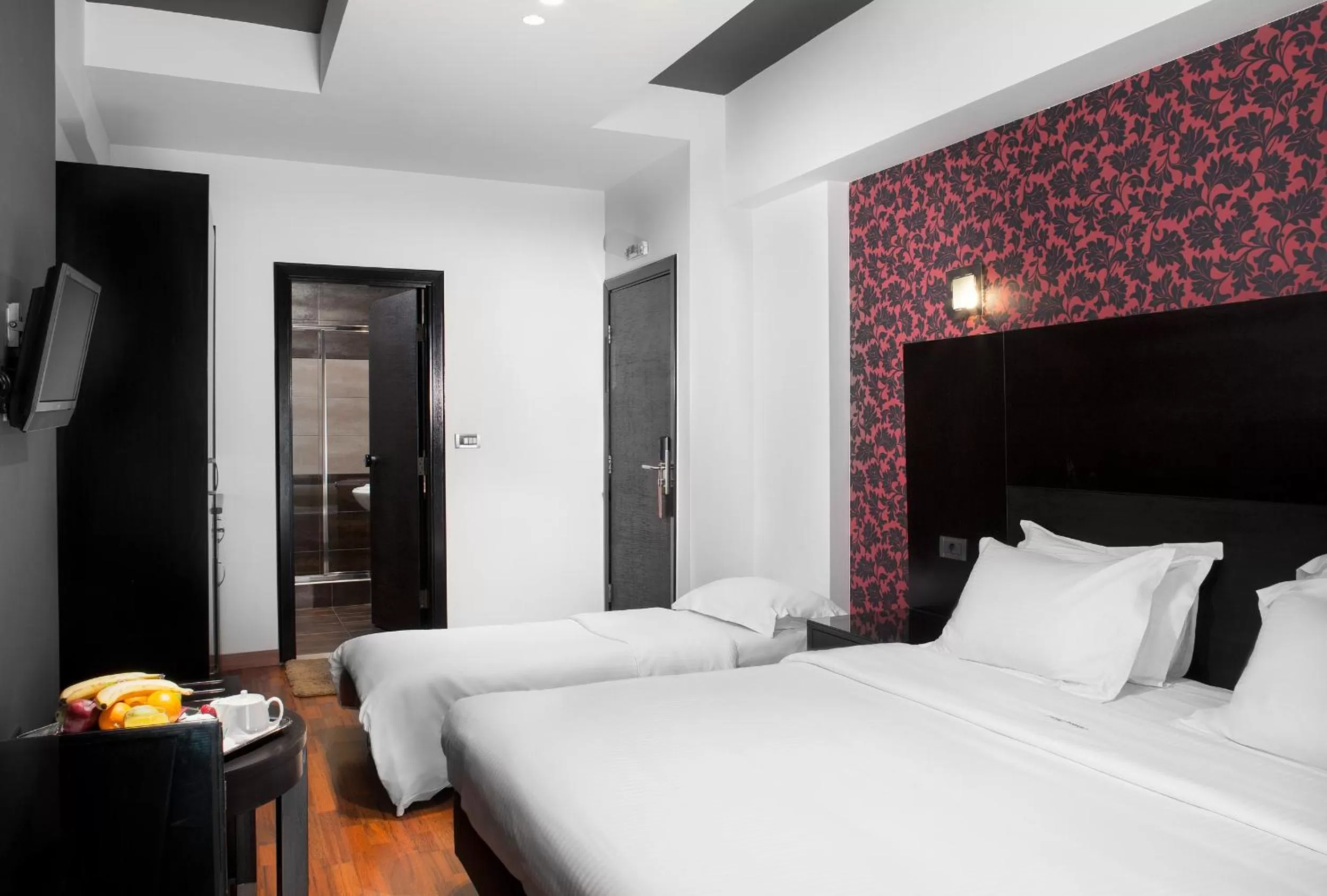 Photo of the whole room, Bed in Areos