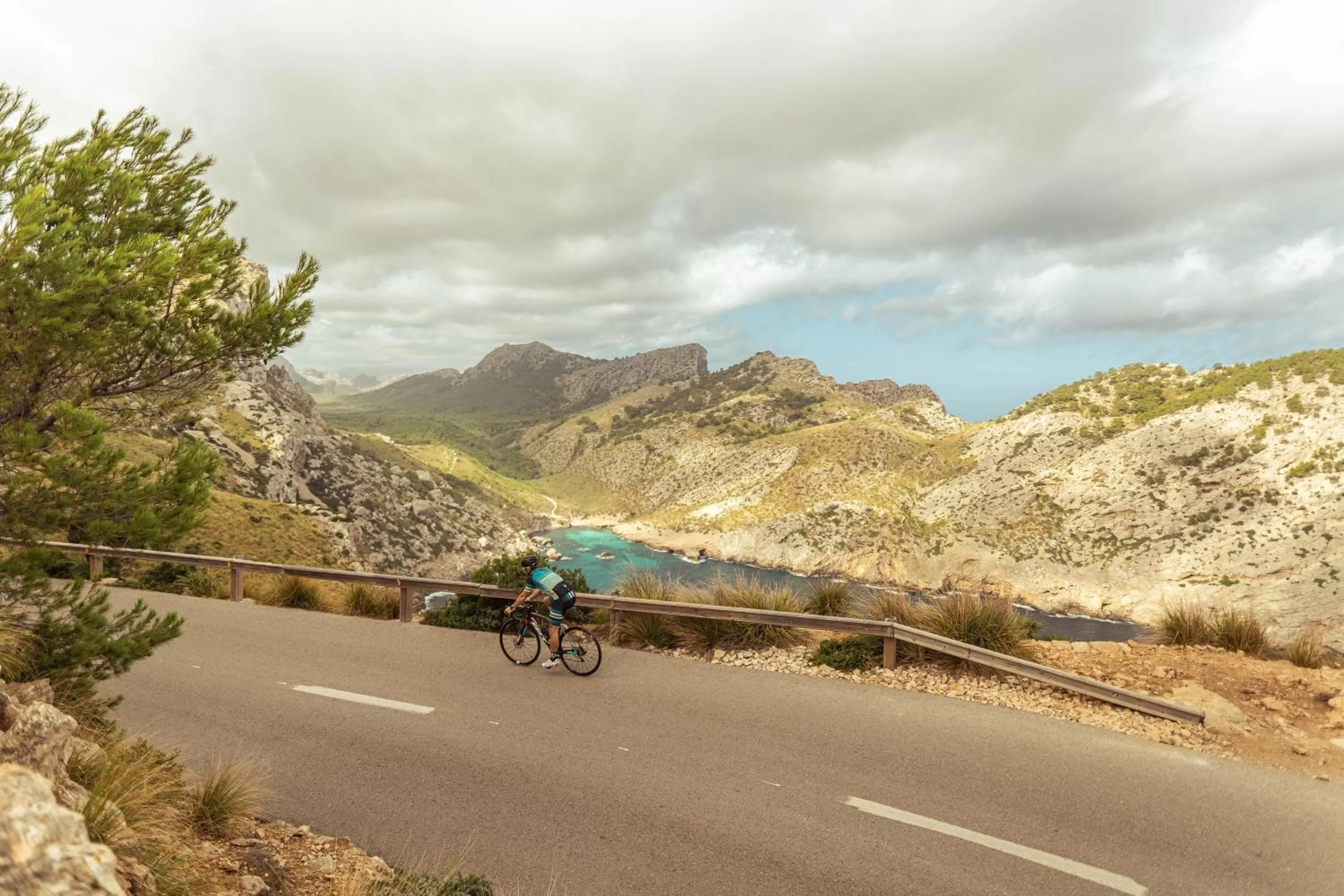 Cycling in Hotel Torá