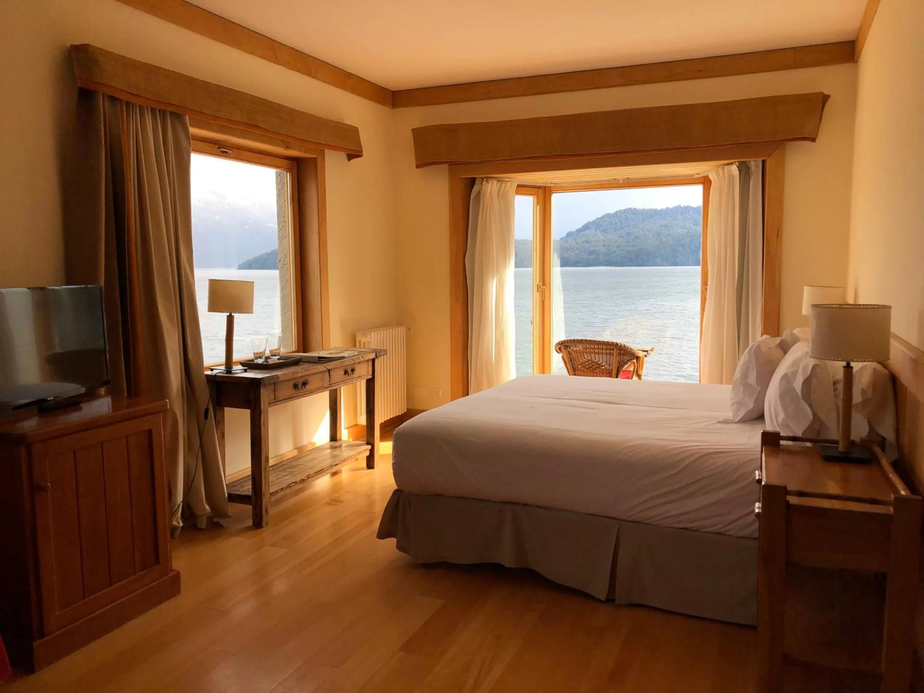 Bedroom, Bed in Correntoso Lake & River Hotel