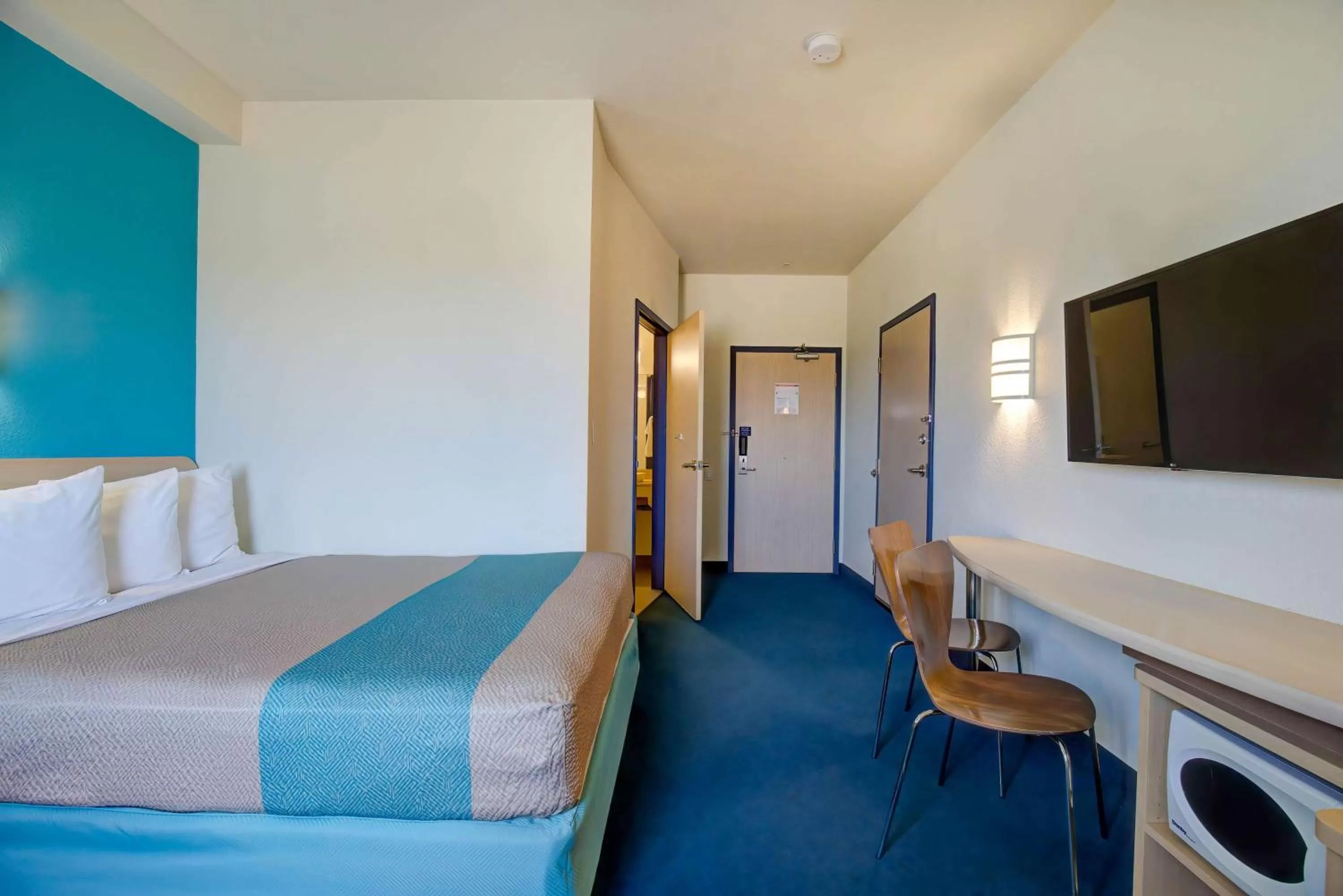 Bedroom, Bed in Motel 6-Grande Prairie, AB