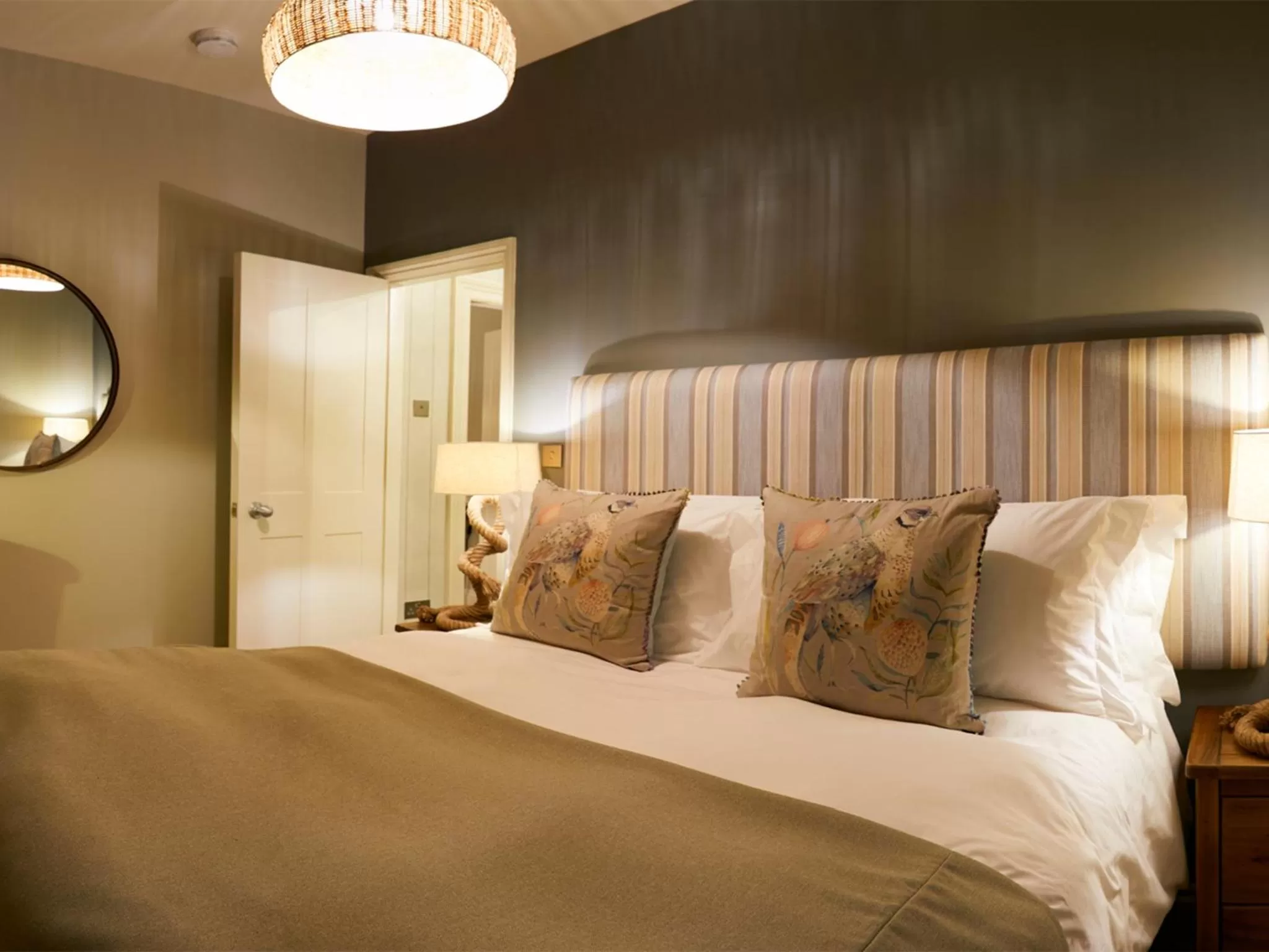 TV and multimedia, Bed in The Plough Inn & Cottages