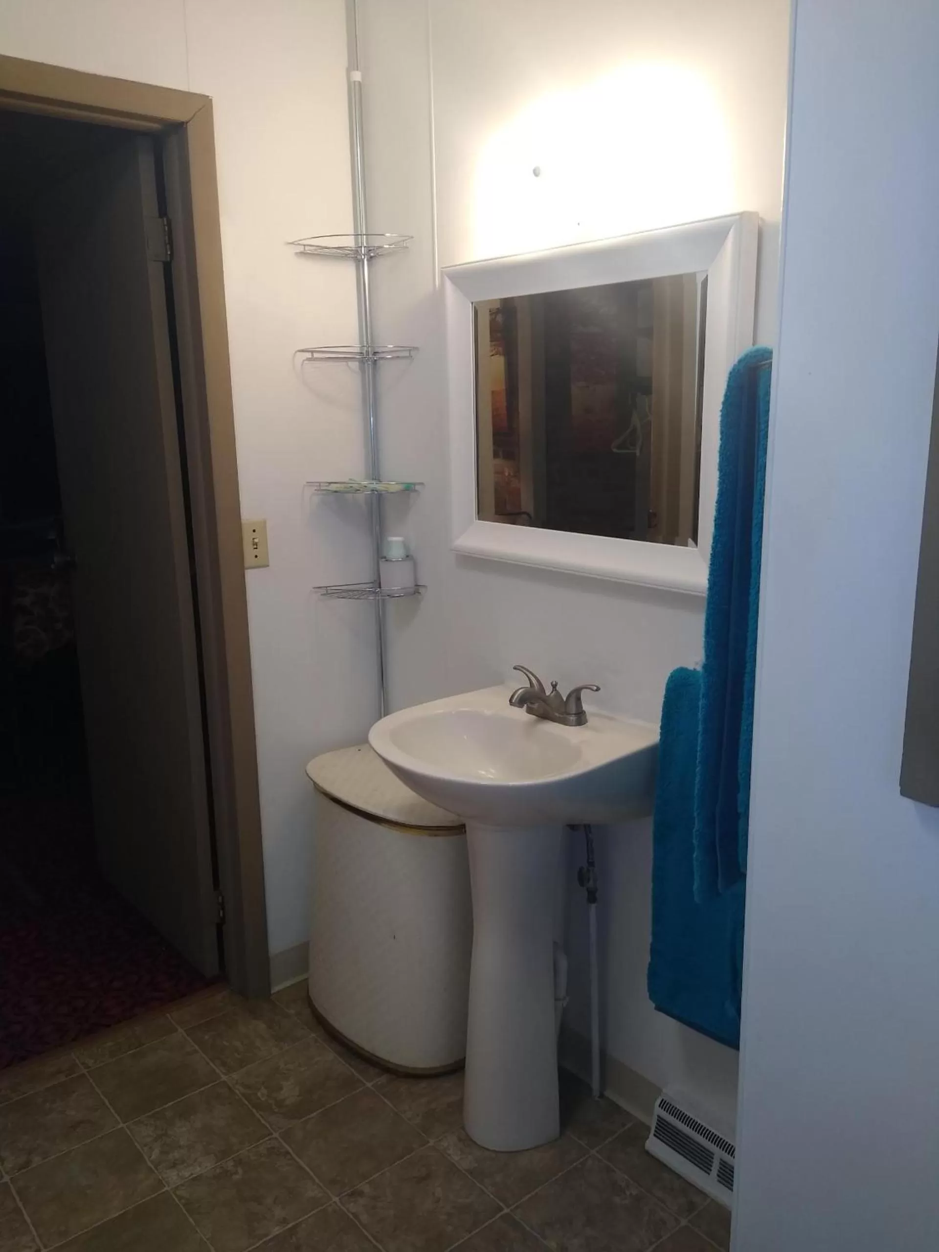 Bathroom in Rest Stop 6 Inn