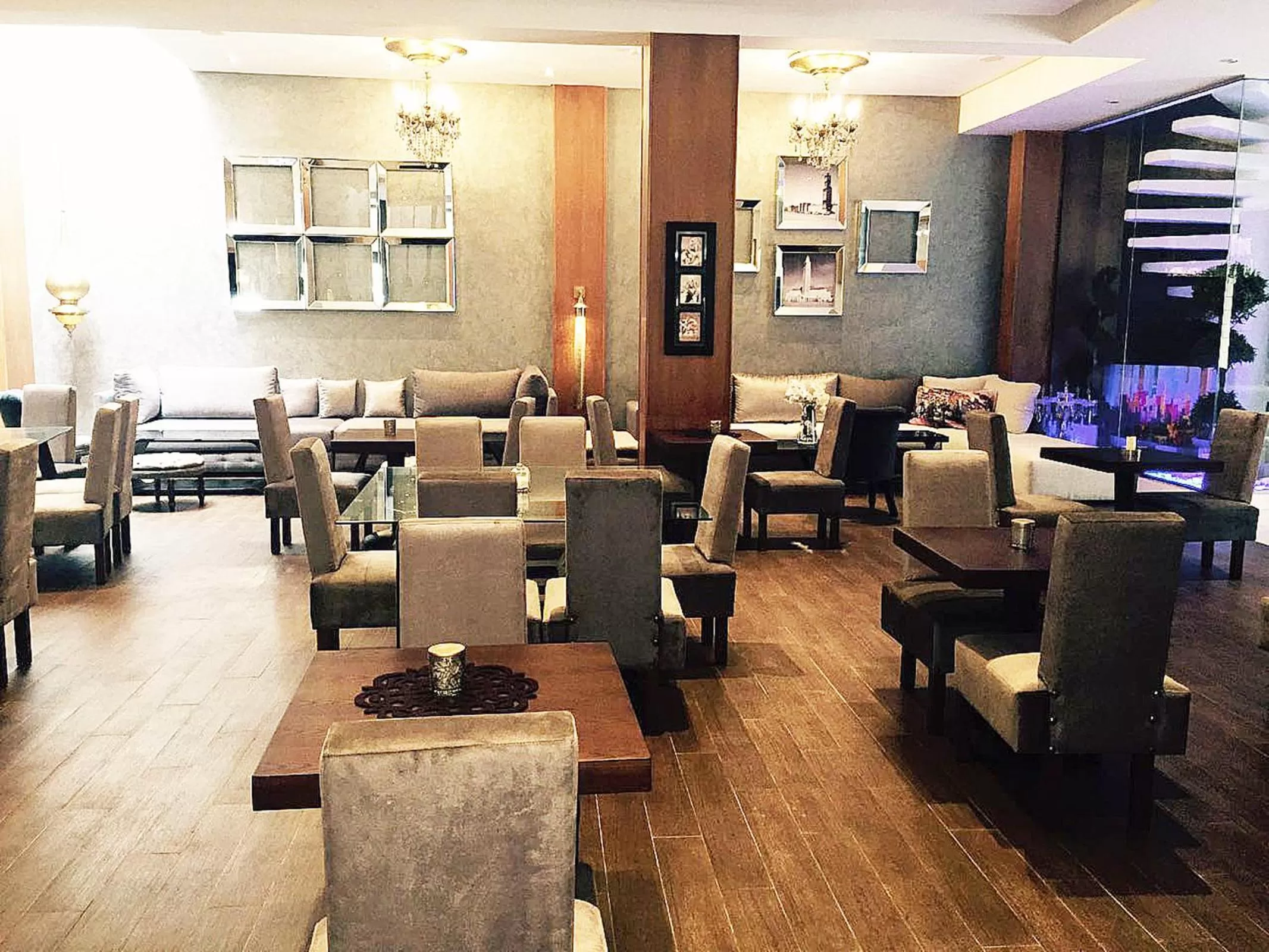 Restaurant/places to eat in The Seven Hotel