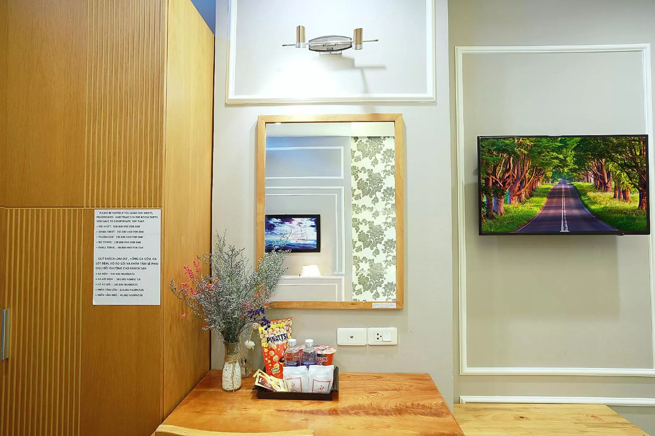 Decorative detail in Lucky Star Hotel 266 De Tham