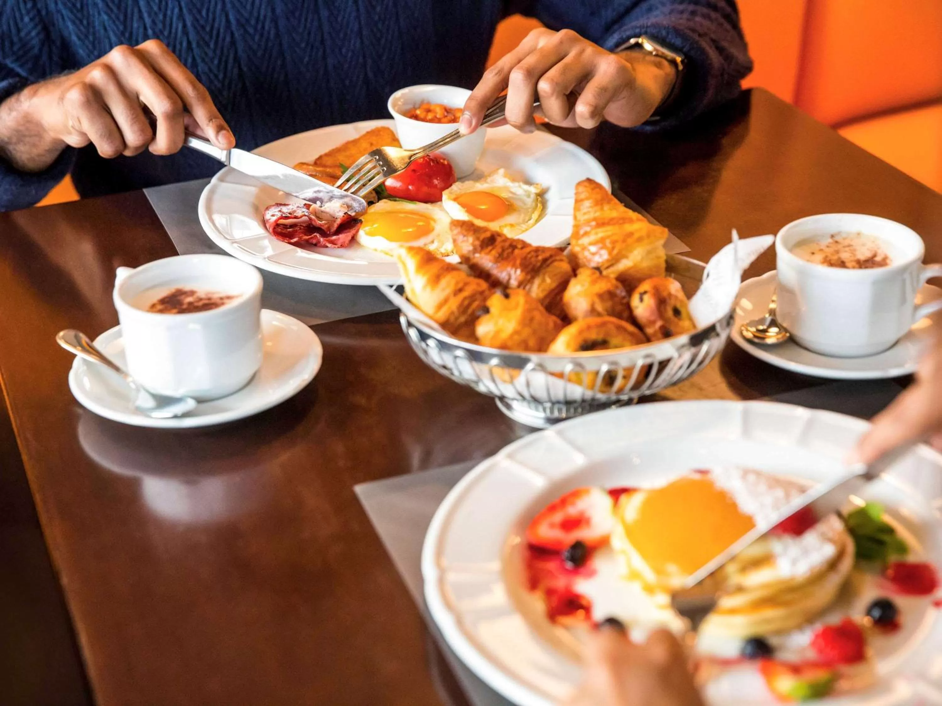 Restaurant/places to eat in Ibis Deira City Centre