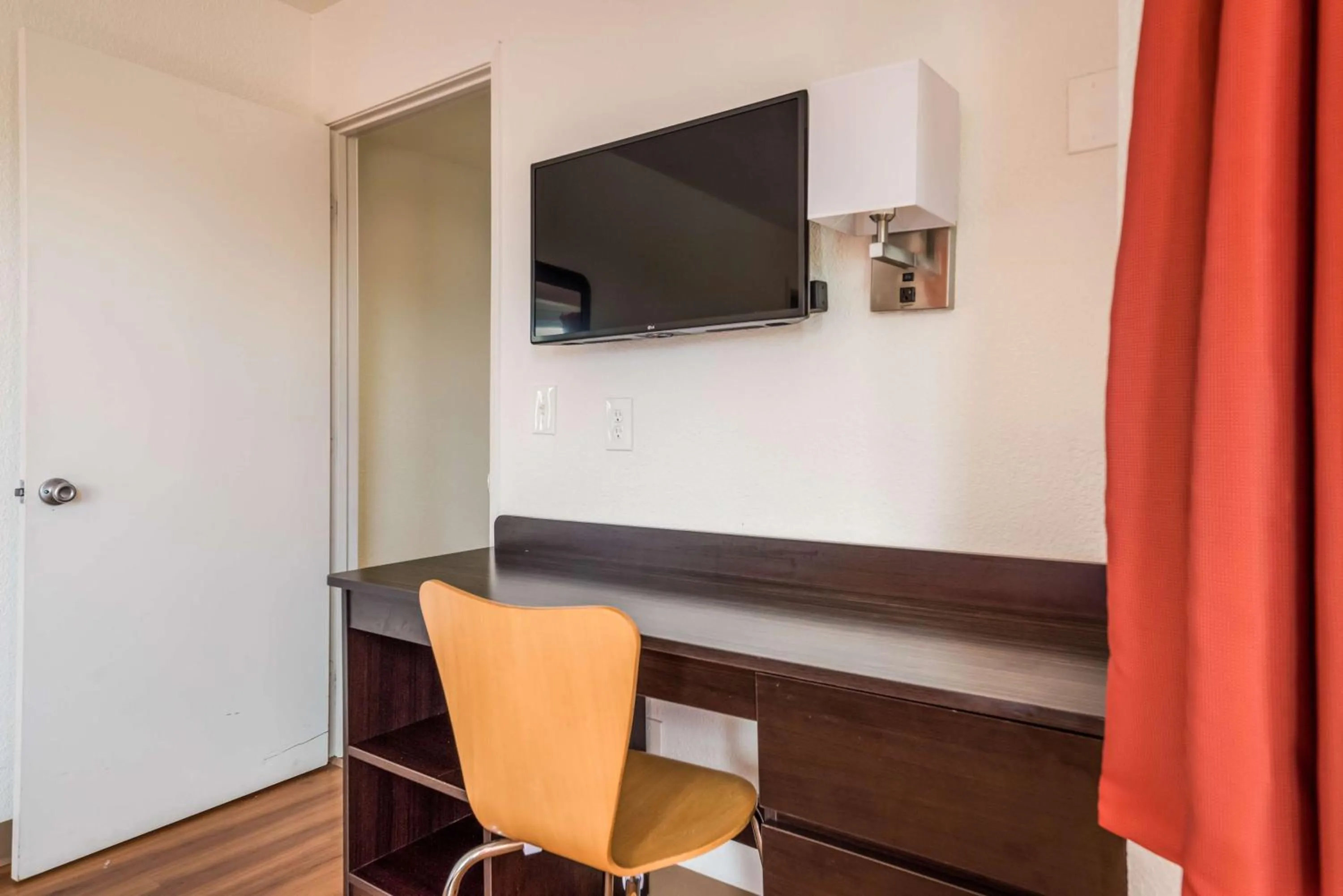 Bedroom in Motel 6-Rohnert Park, CA