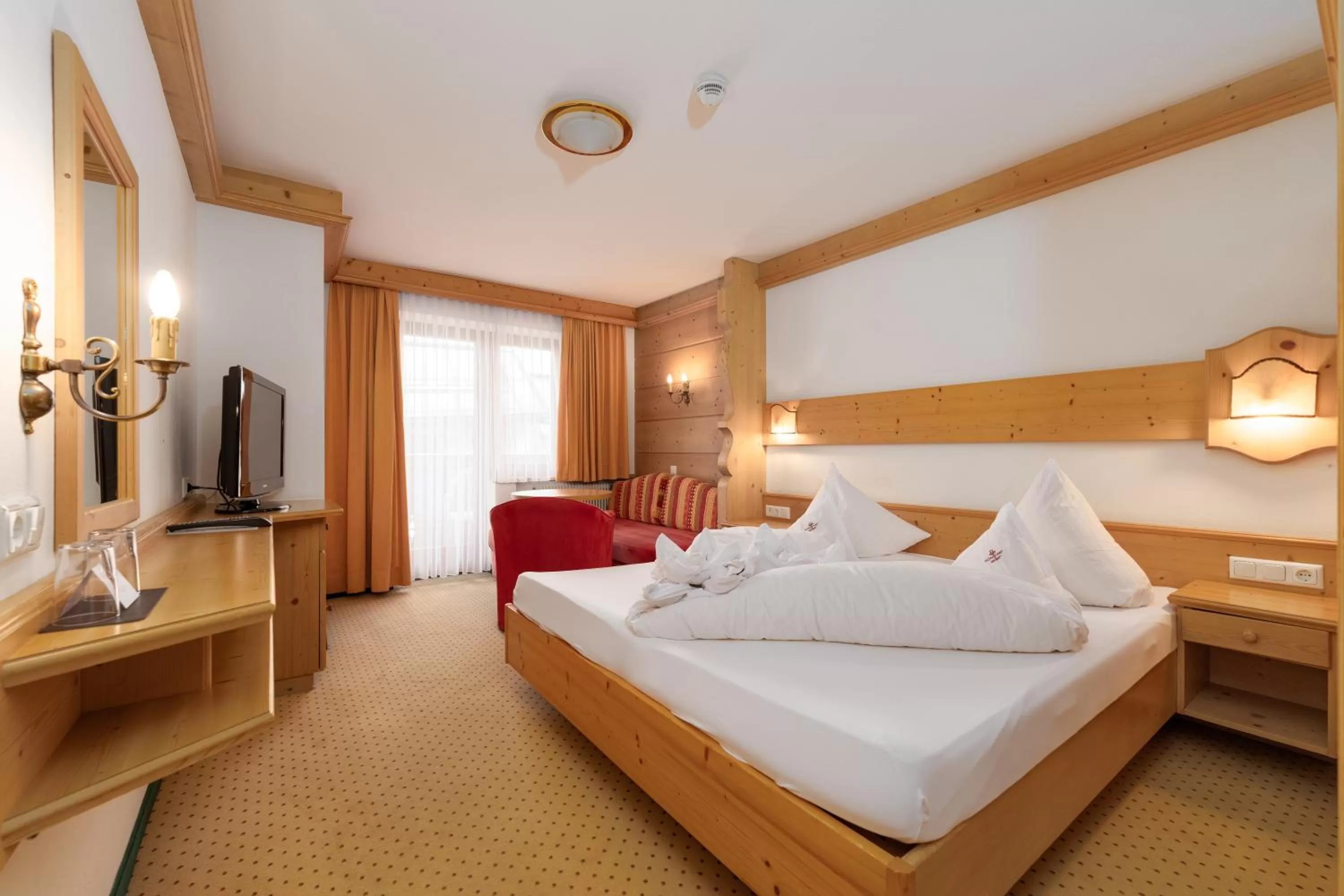 Photo of the whole room, Bed in Hotel Schwarzer Adler