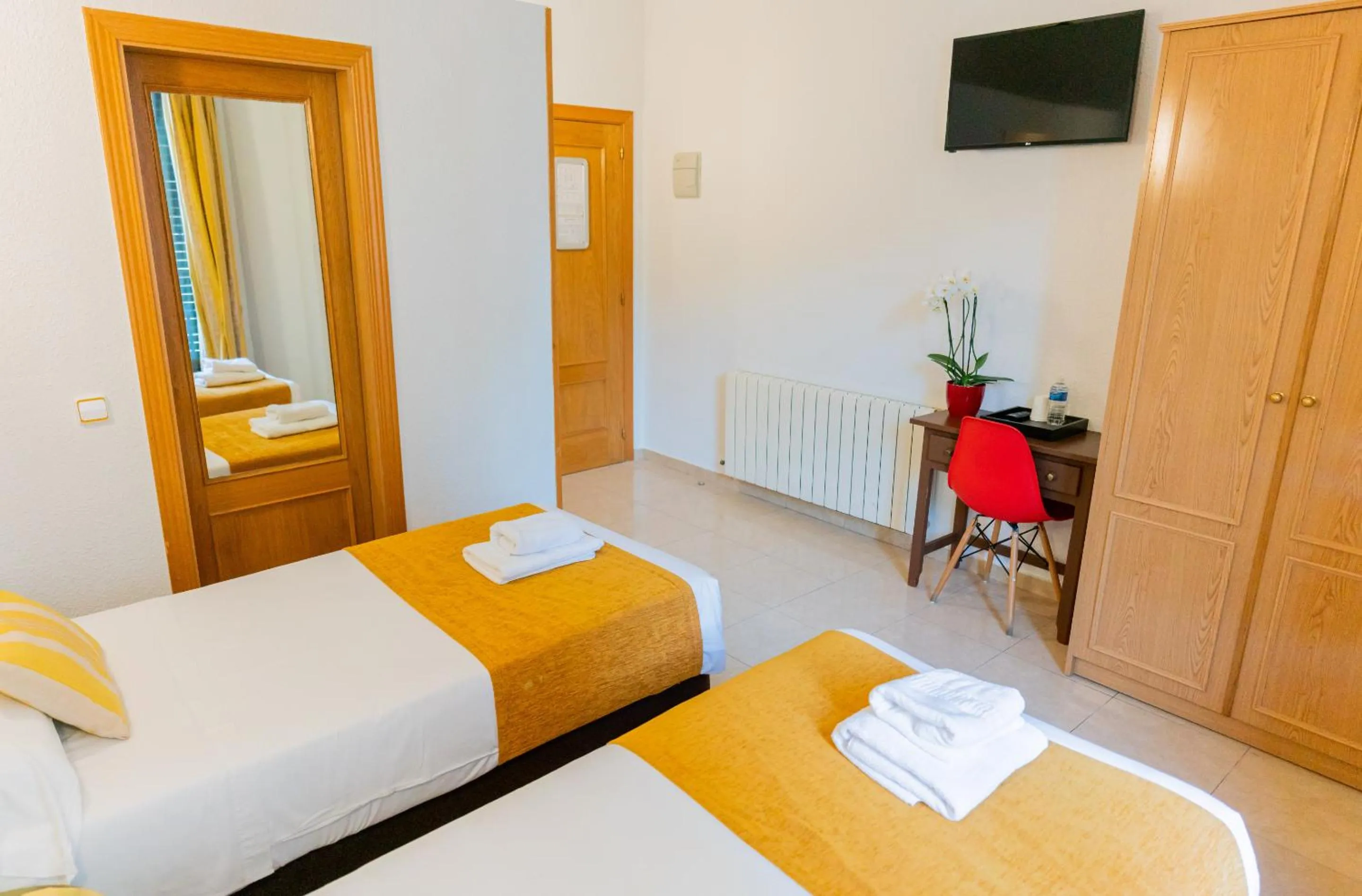 Bedroom, Bed in Hostal Josefina-Gran Vía