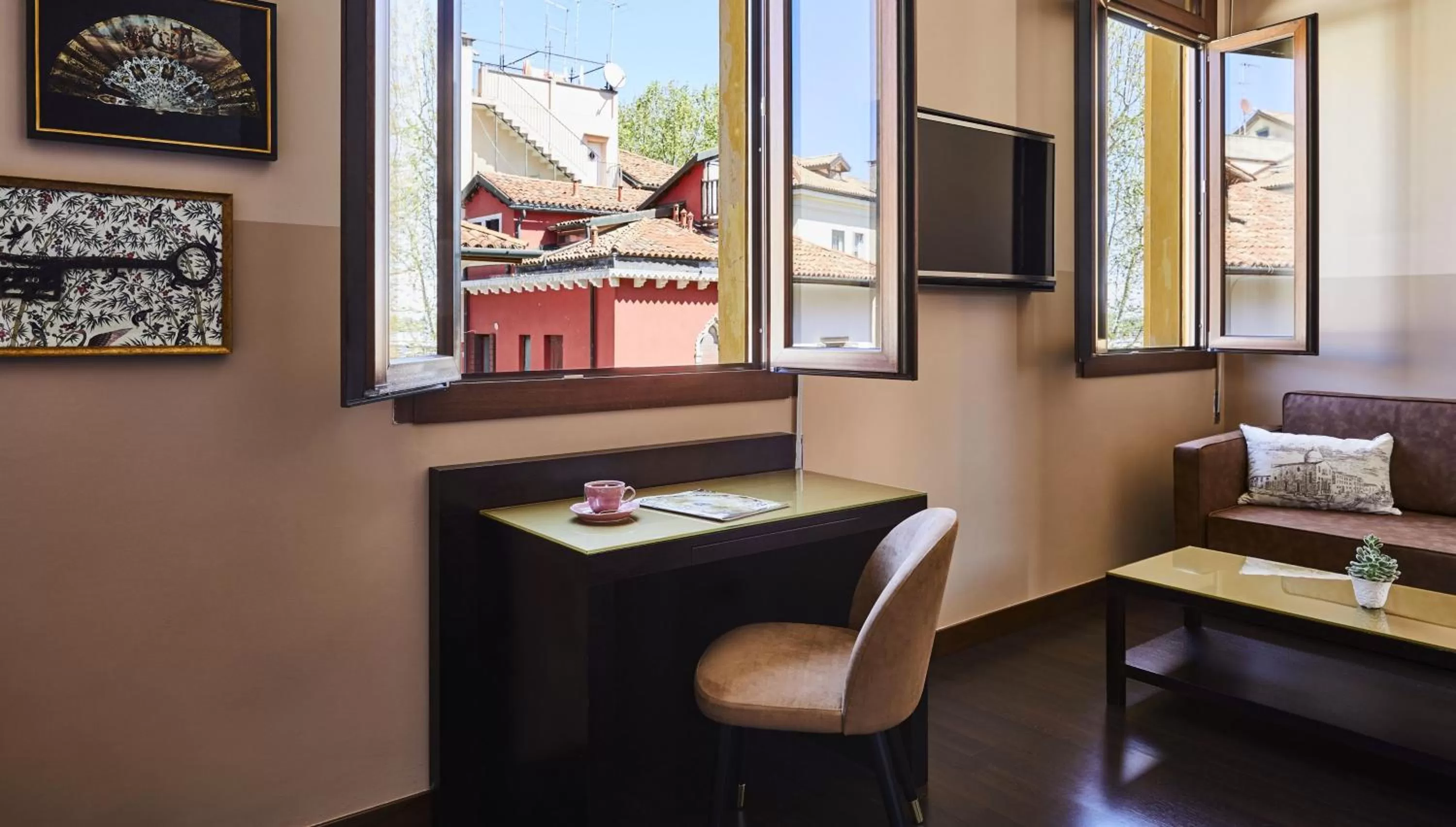 Photo of the whole room in Hotel Indigo Venice - Sant'Elena by IHG