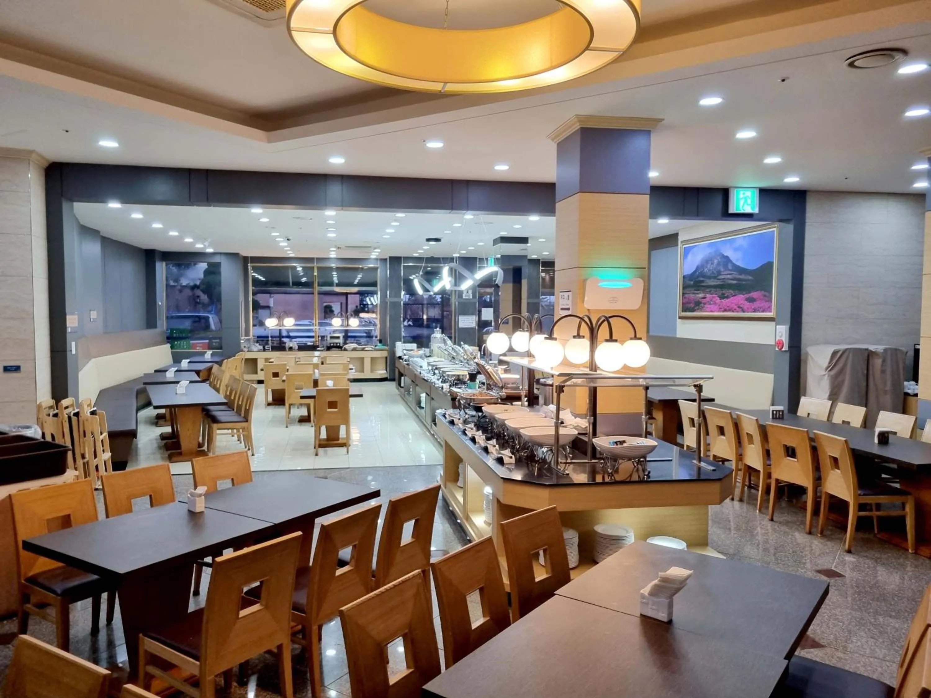Restaurant/places to eat in Benikea Hotel Jeju