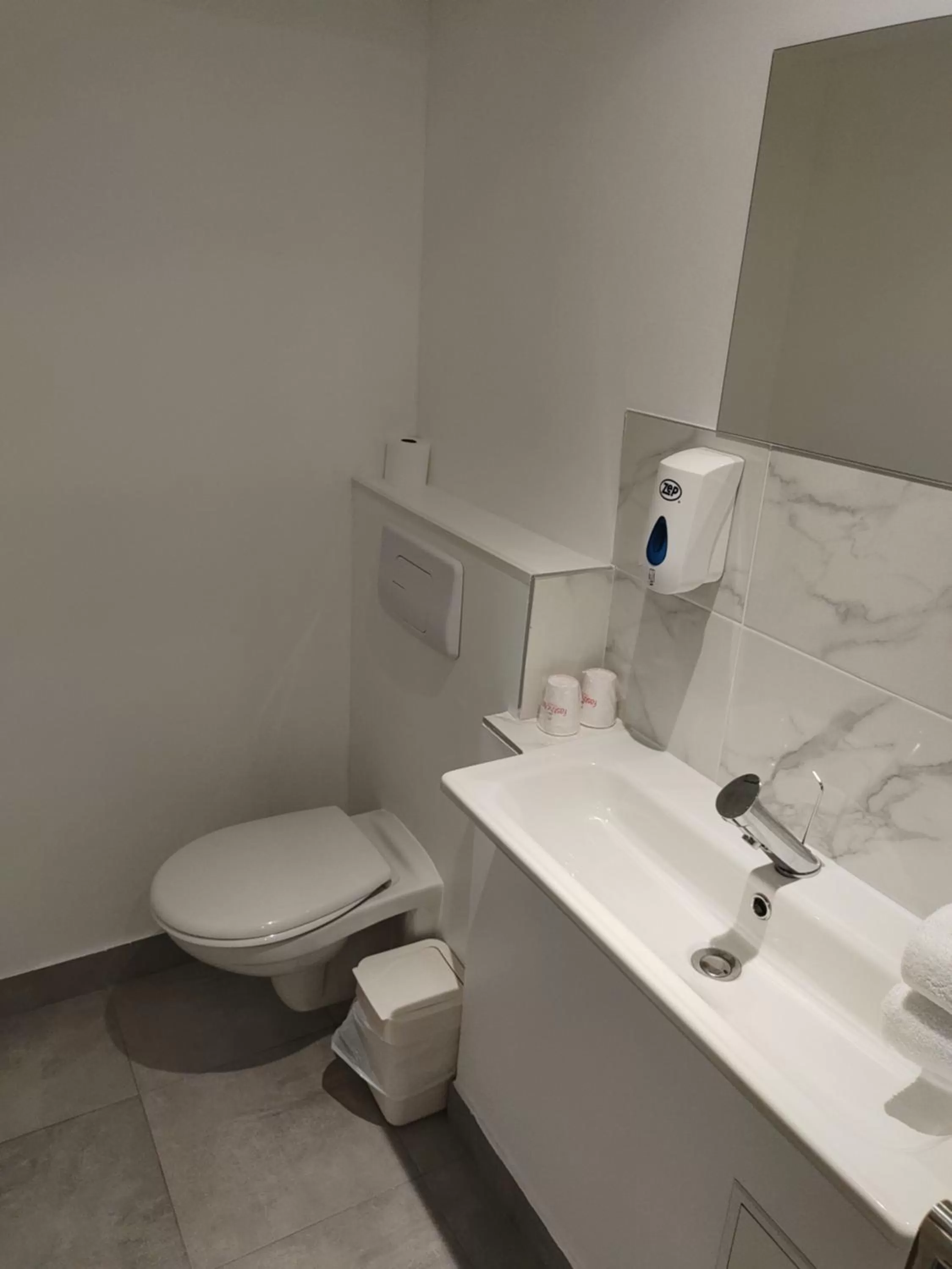 Bathroom in Fasthotel Well Inn Mâcon sud - un hôtel FH Confort