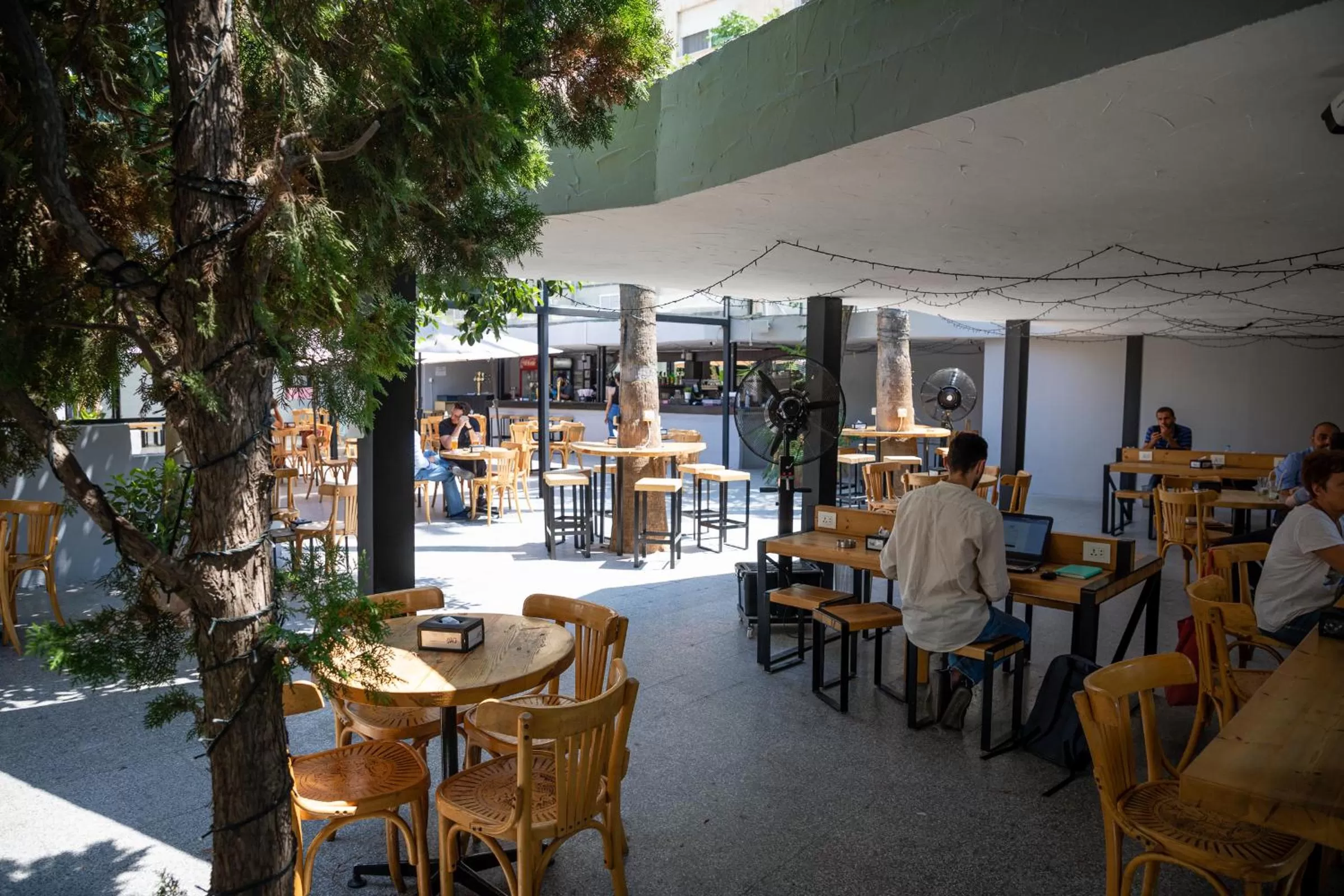 Restaurant/places to eat in Dali House