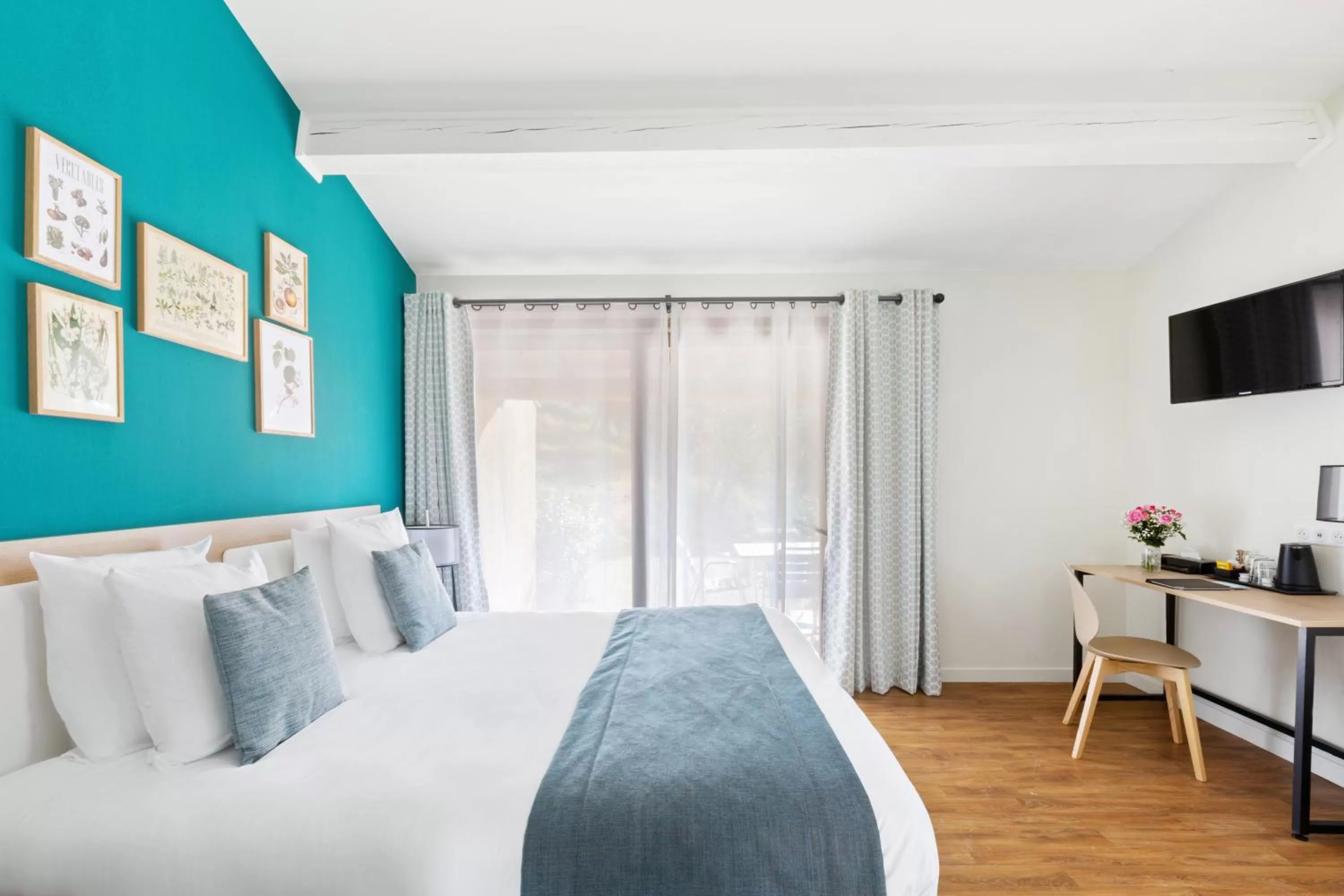 Photo of the whole room, Bed in Best Western Domaine de Roquerousse