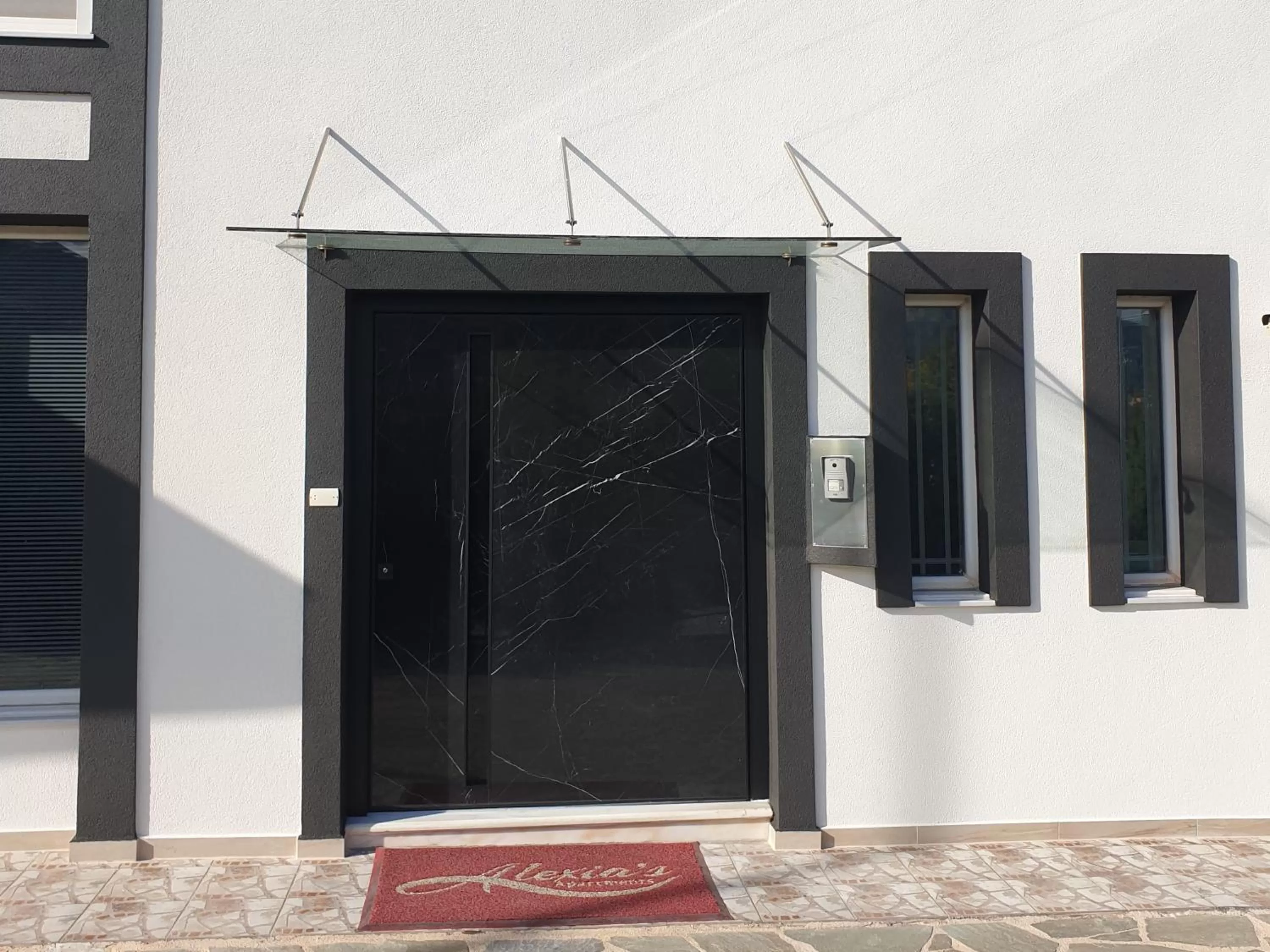Facade/entrance in Alexia's Apartments