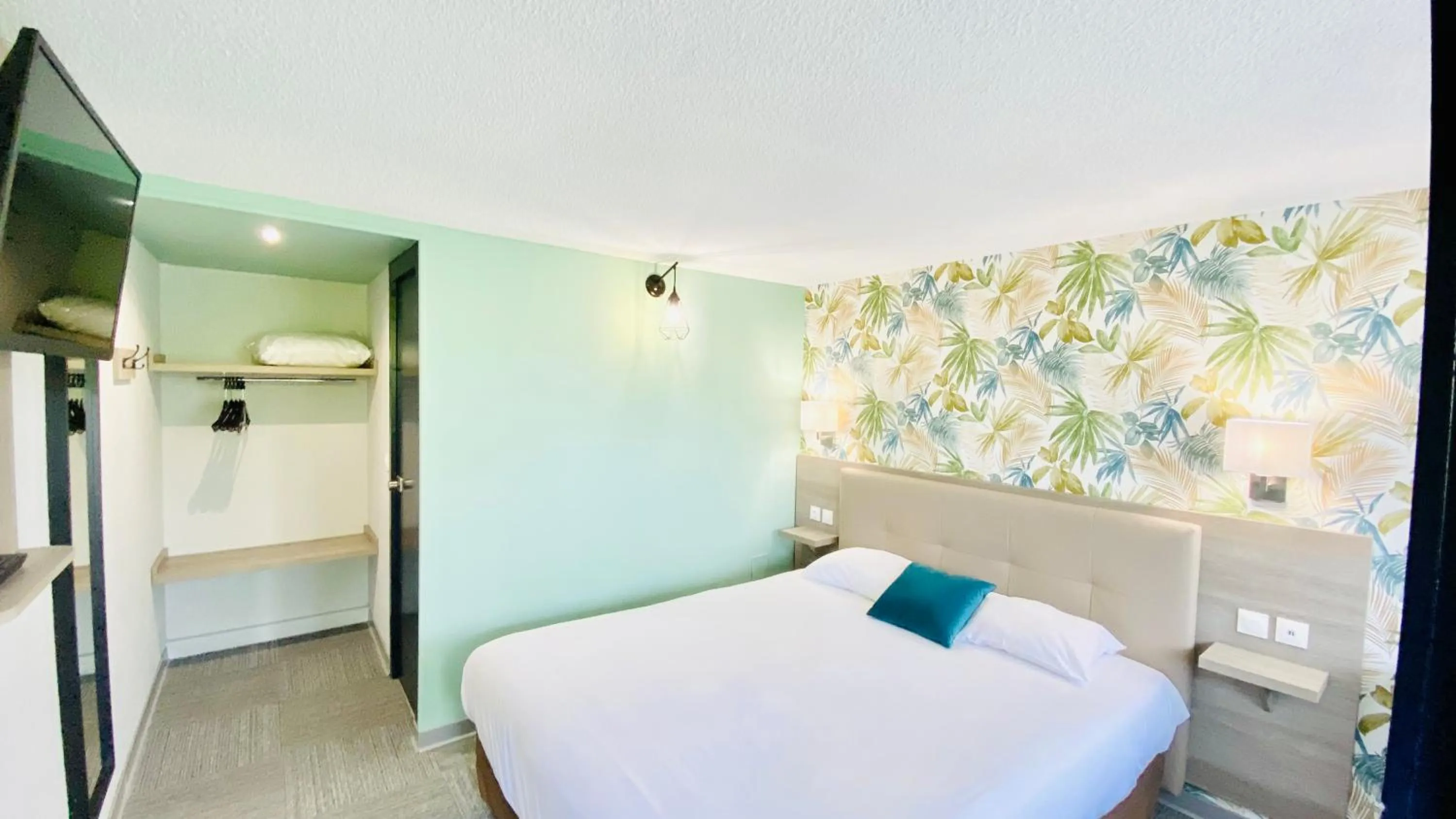 Bed in Campanile Laon