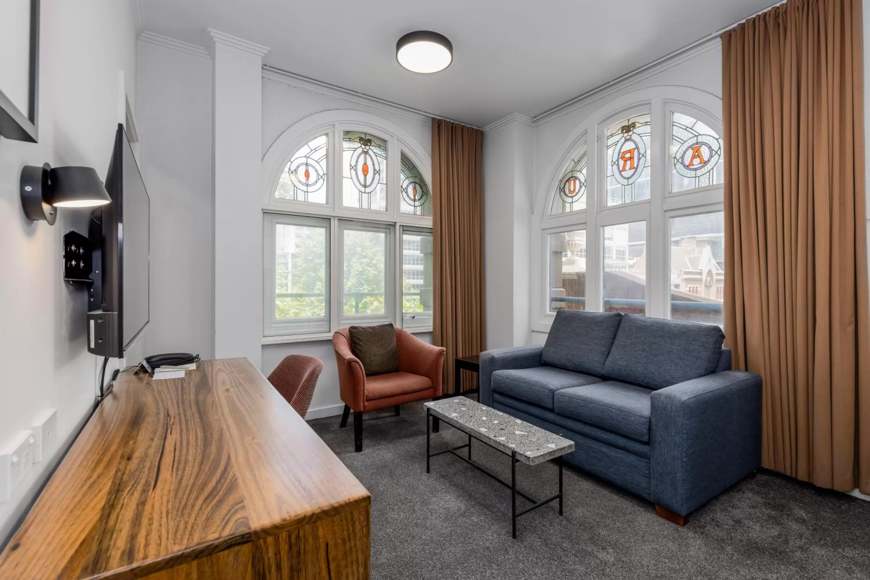 TV and multimedia in Alto Hotel On Bourke