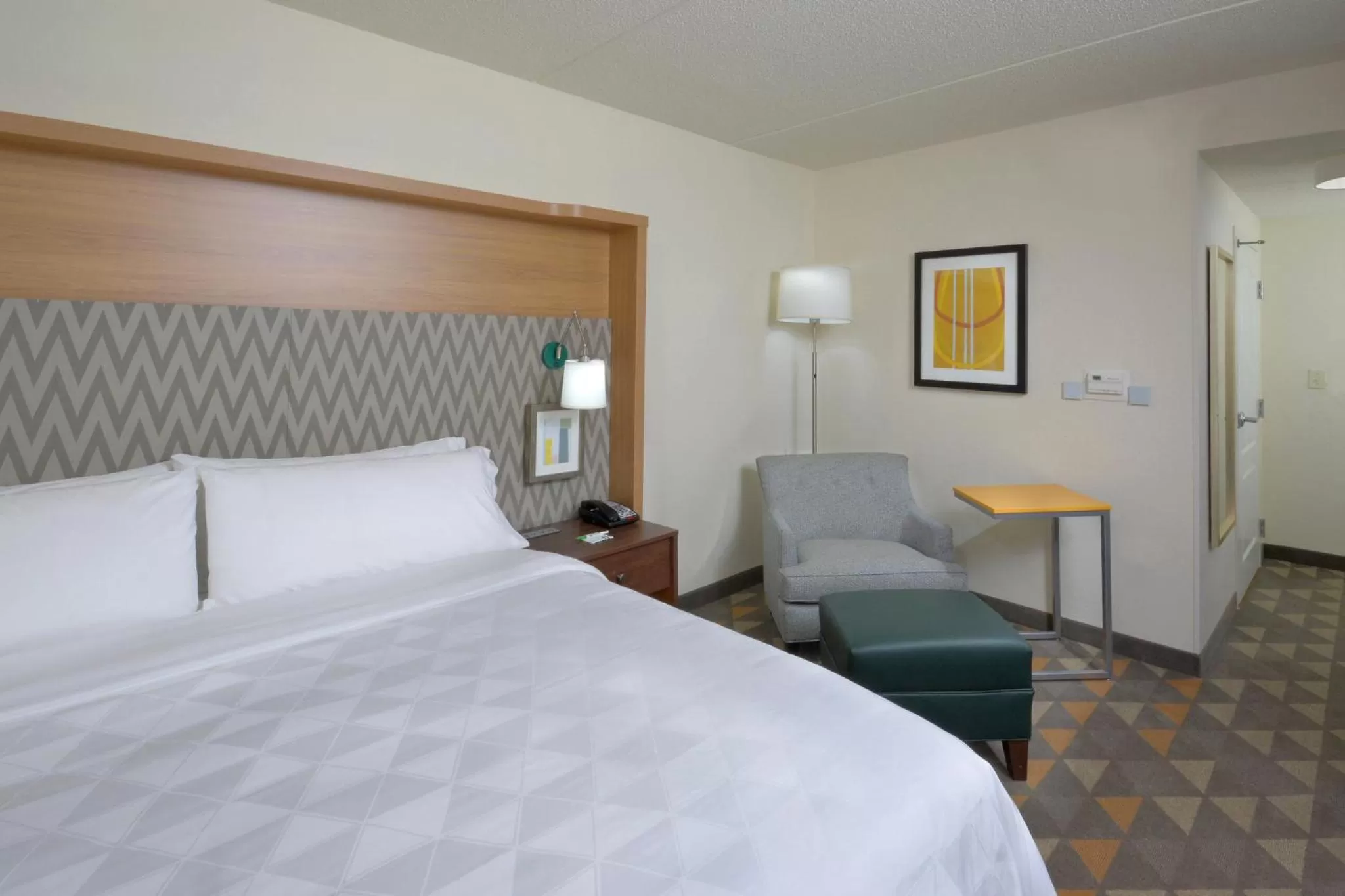 Photo of the whole room, Bed in Holiday Inn Raleigh Durham Airport by IHG