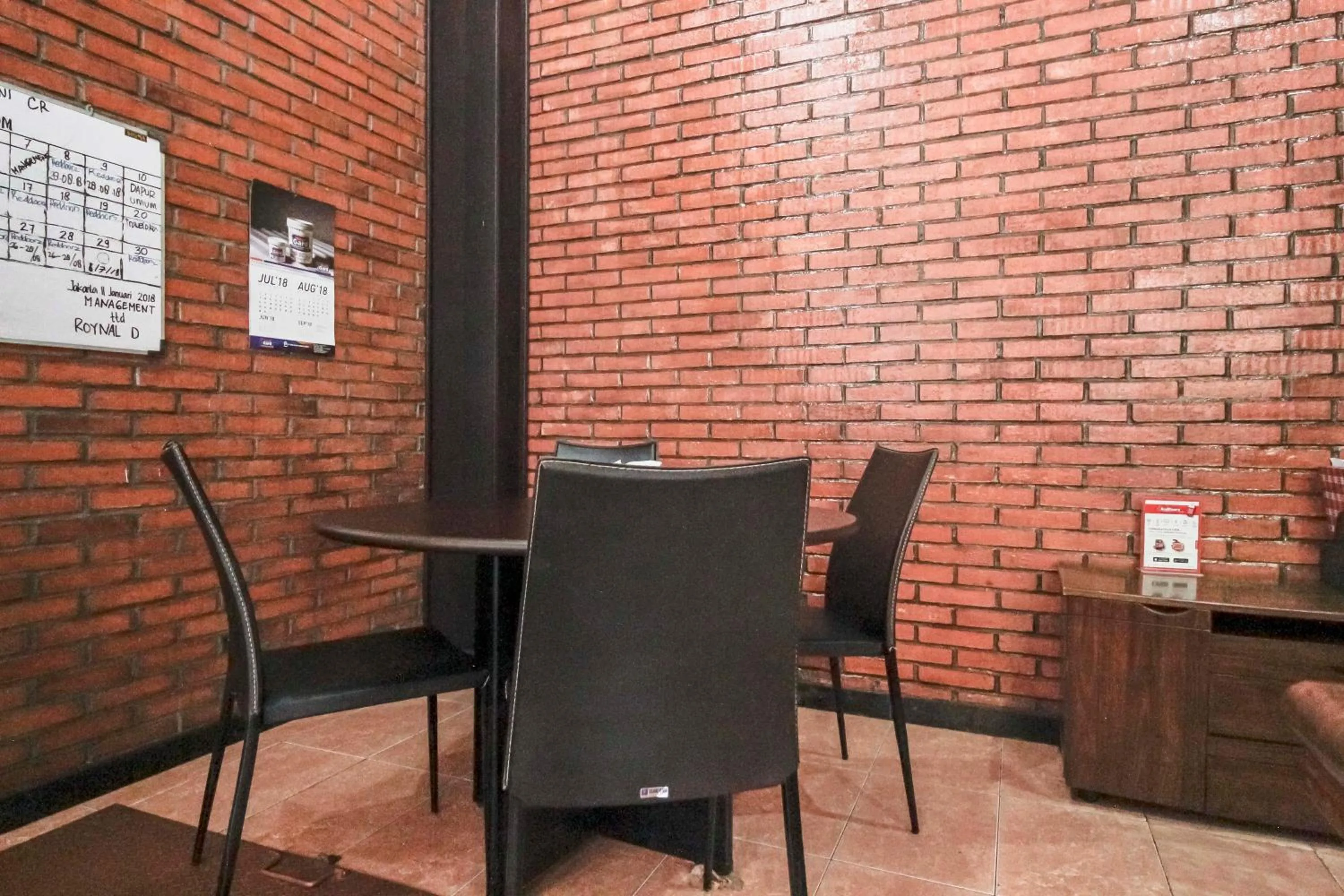 Lobby or reception in RedDoorz @ Cilandak Timur