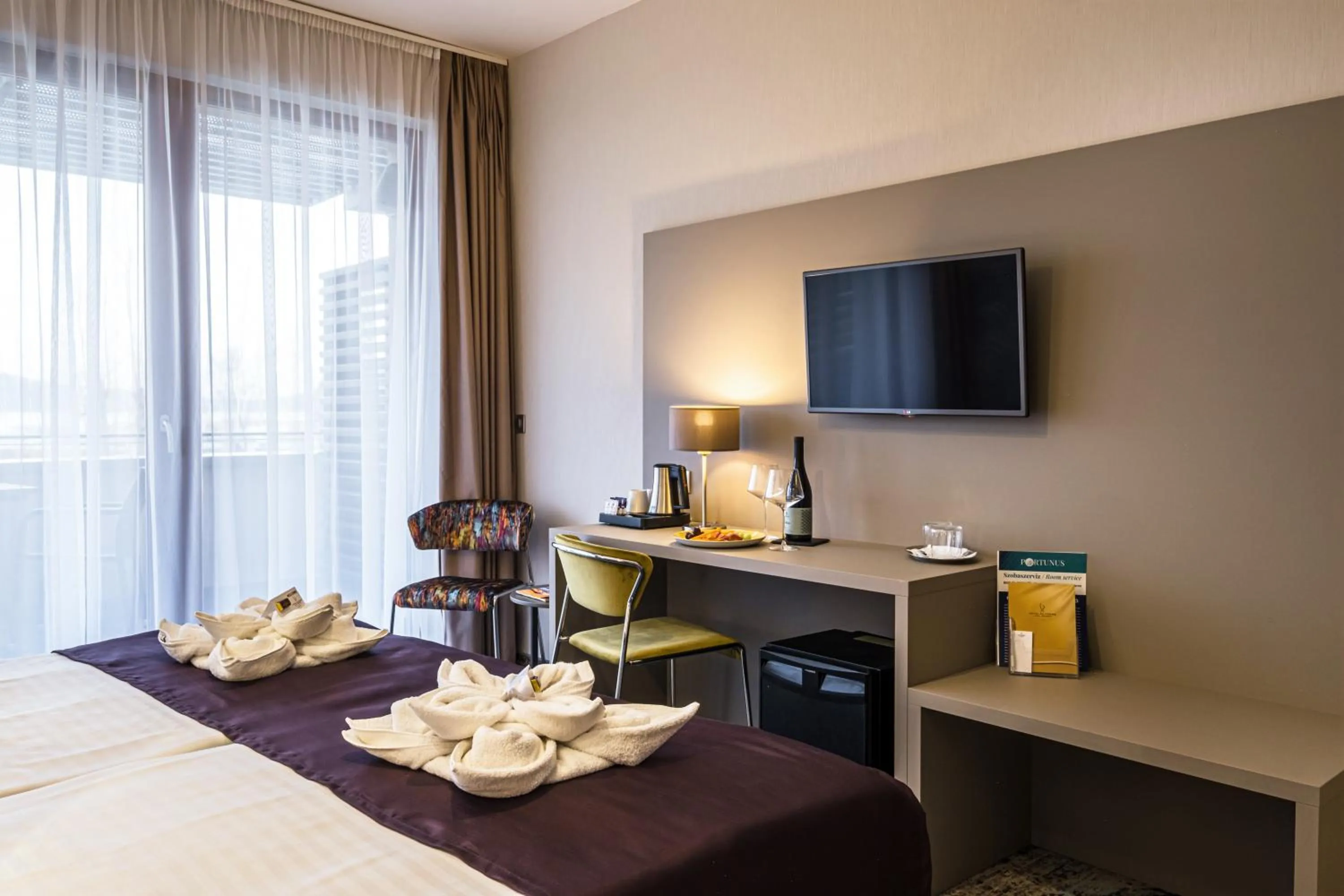 Photo of the whole room, Bed in Hotel Golden Lake Resort