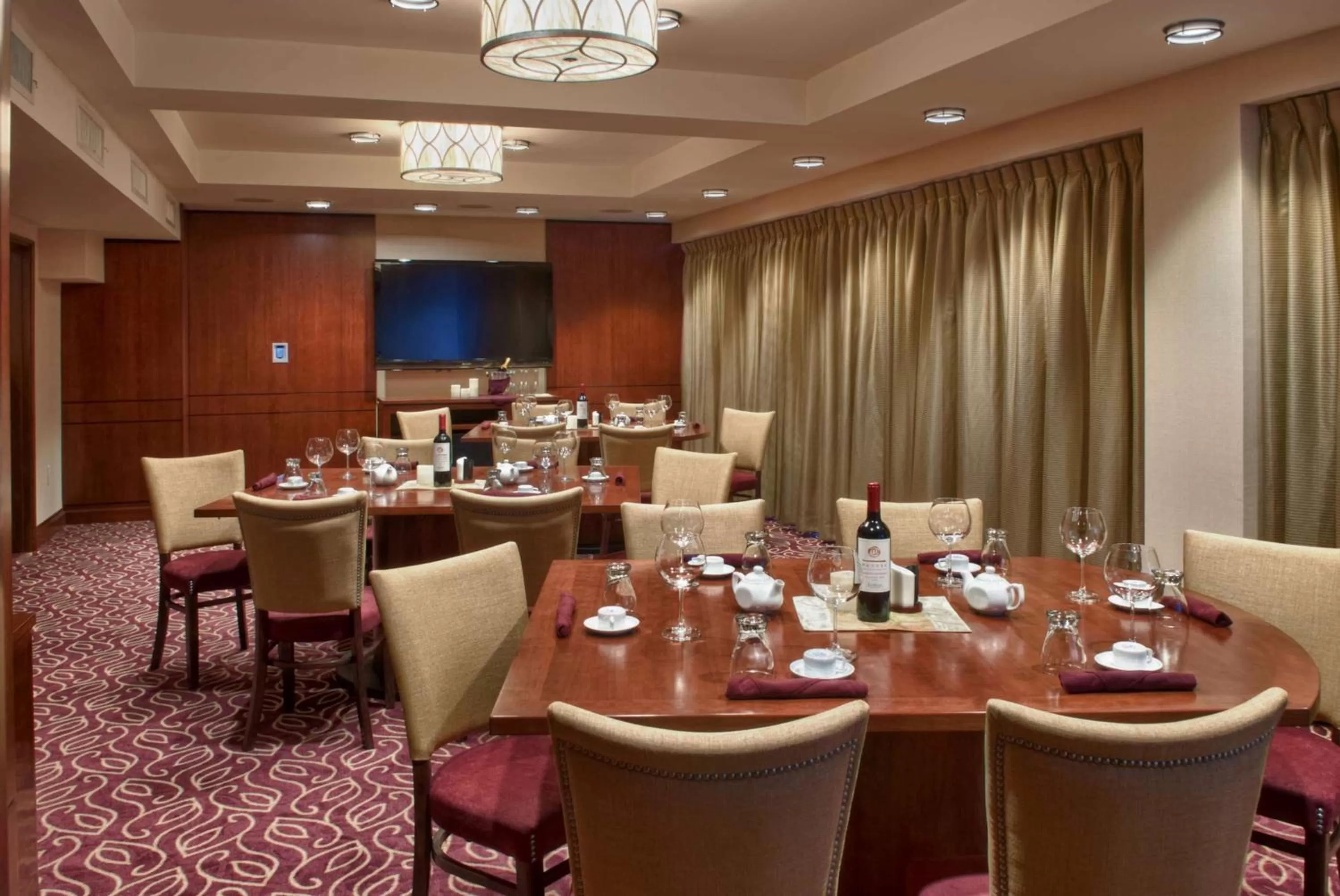 Restaurant/places to eat in Viana Hotel and Spa, Trademark Collection by Wyndham