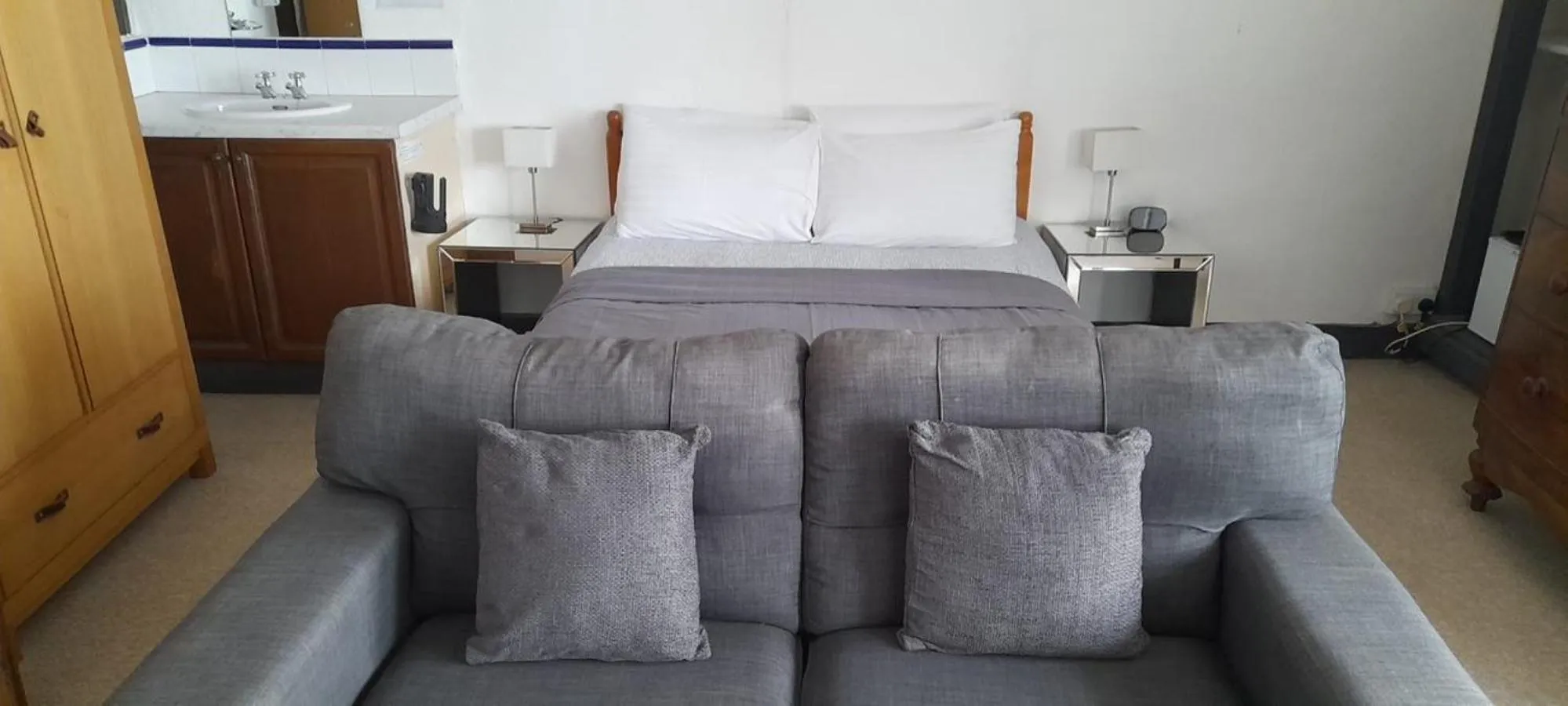 Bed in The Old Court House Guest House