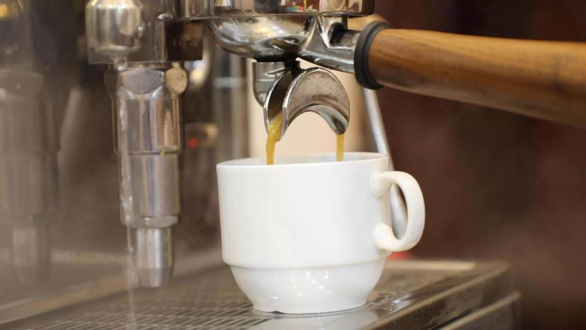 Coffee/tea facilities in Golden Airport Hotel