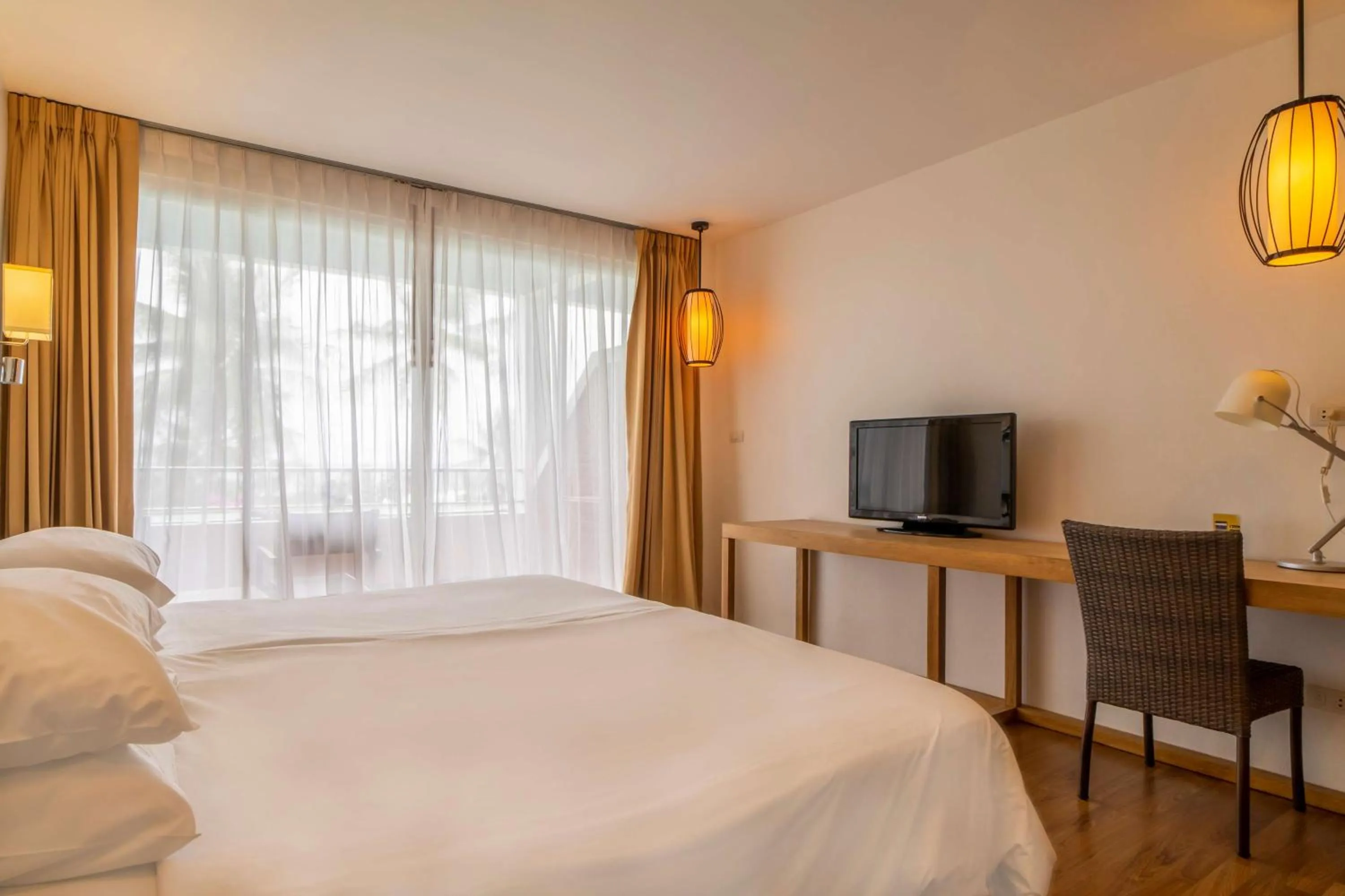 Bedroom, Bed in Best Western Phuket Ocean Resort