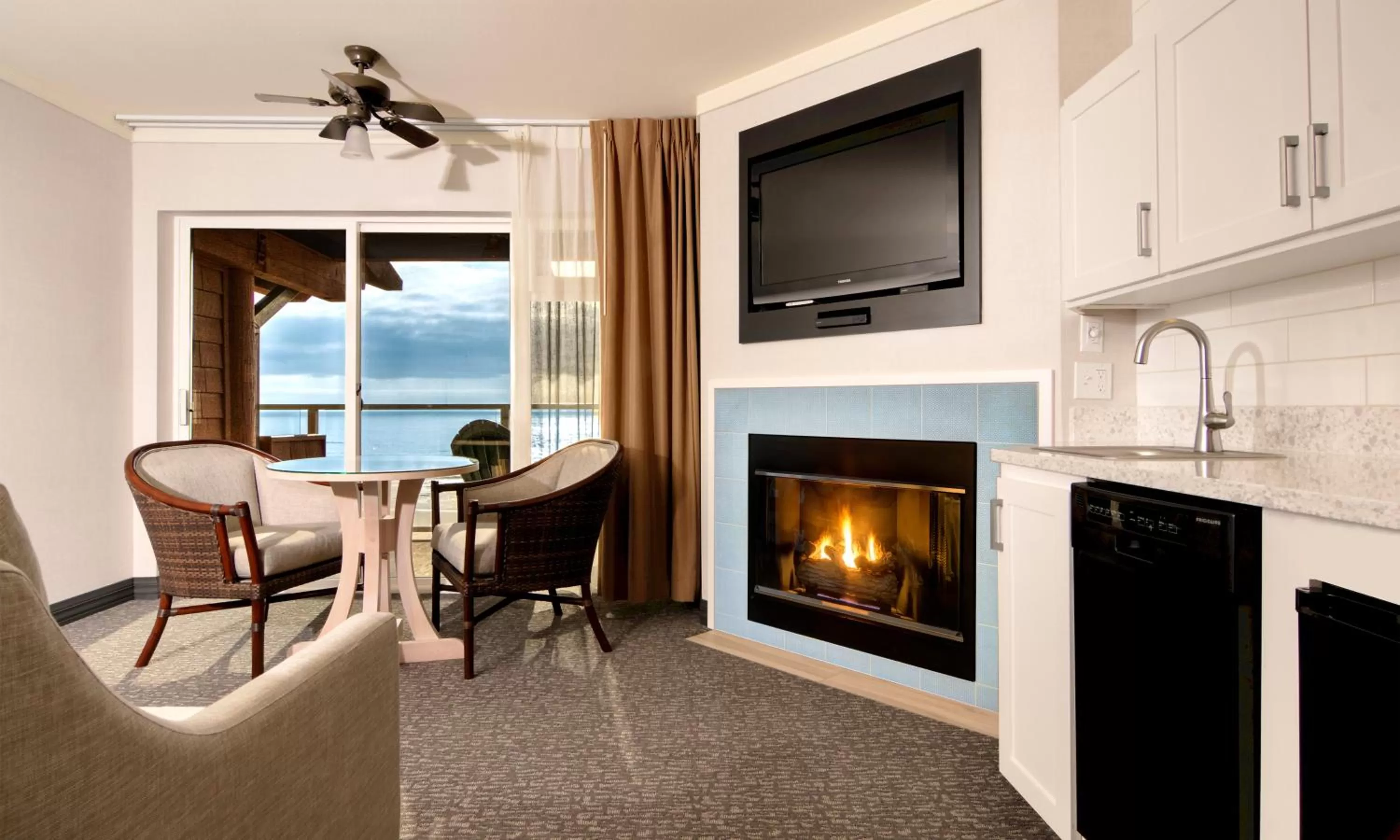 fireplace in Hallmark Resort - Newport