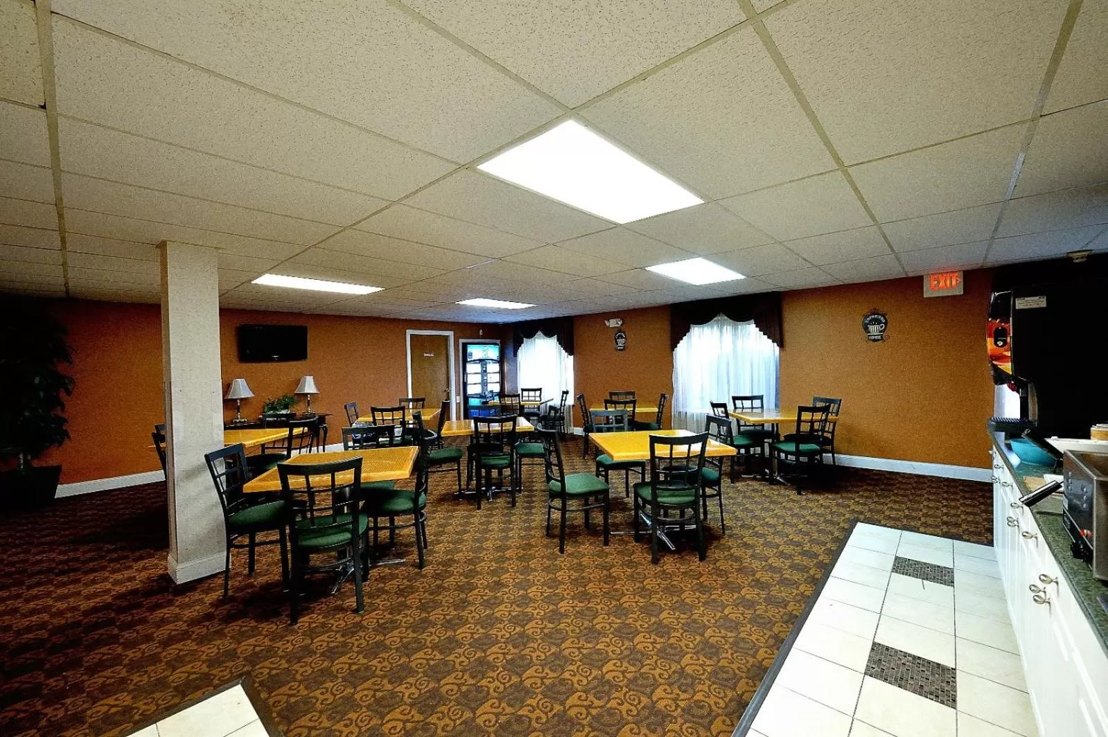 Food and drinks in Ambassador Inn and Suites