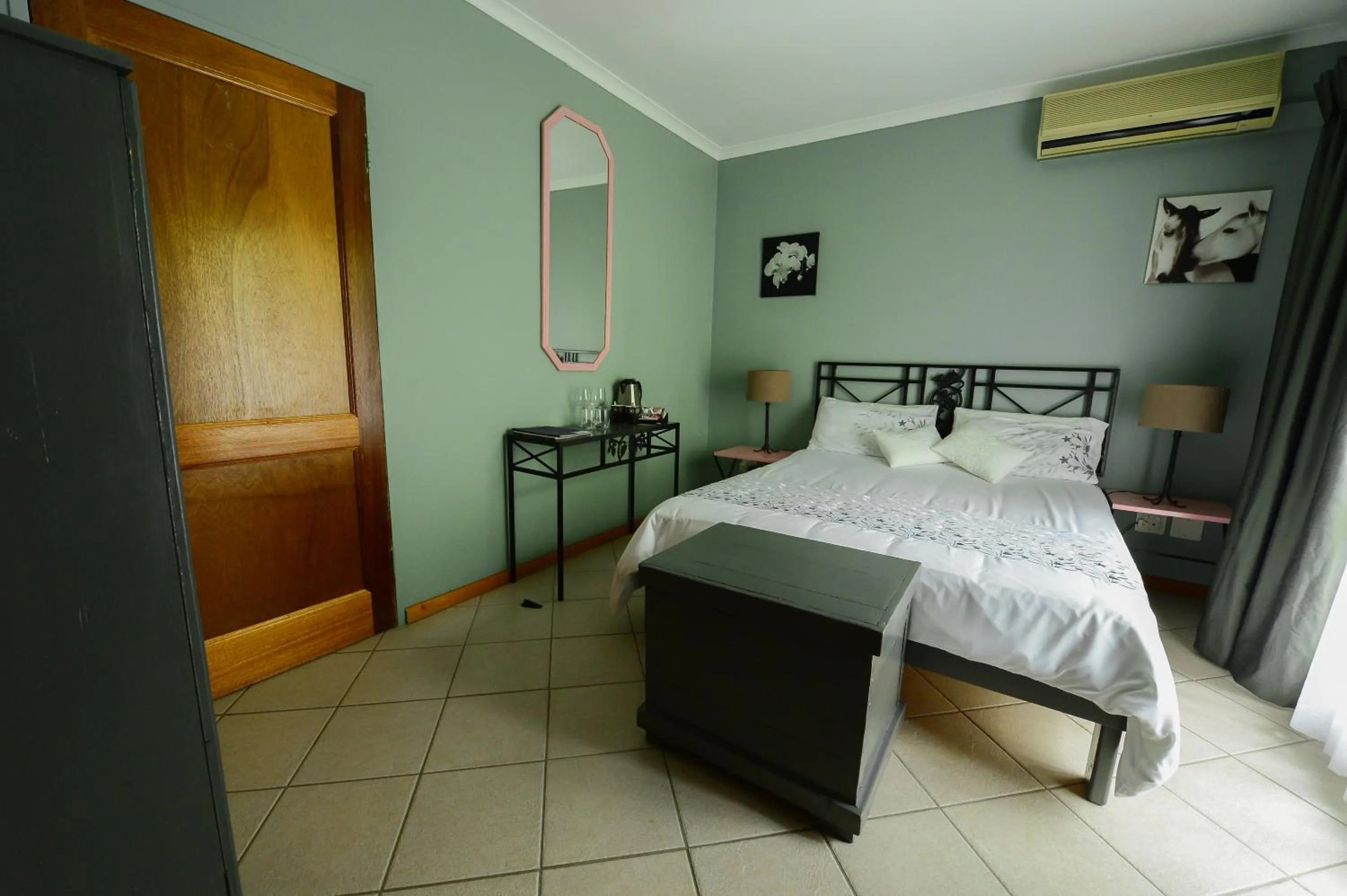 Bed in De Wingerd Wijnland Lodge