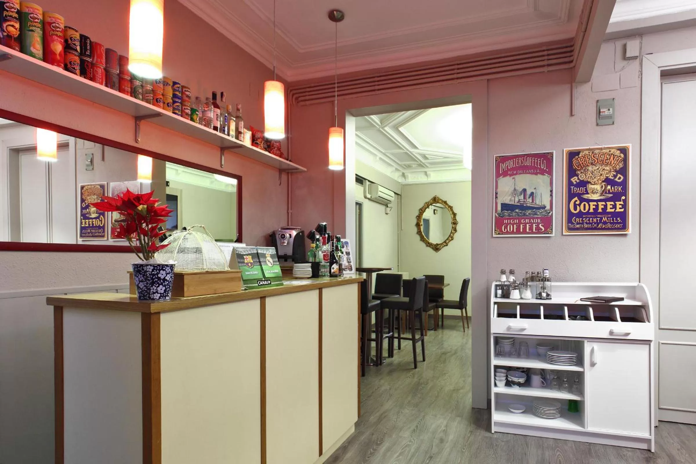 Restaurant/places to eat in Hotel Ginebra