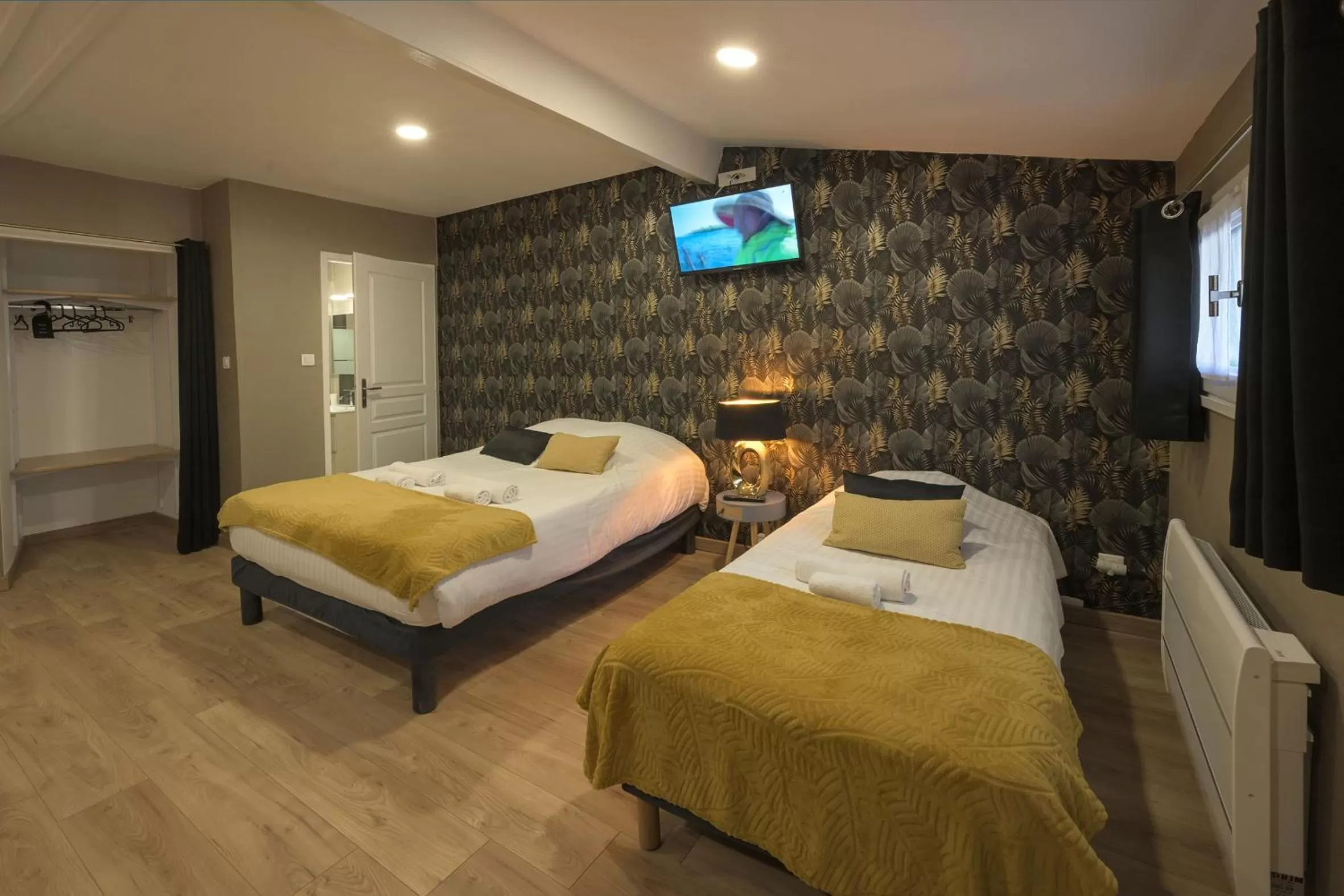 Bedroom, Bed in Hotel De La Croisée