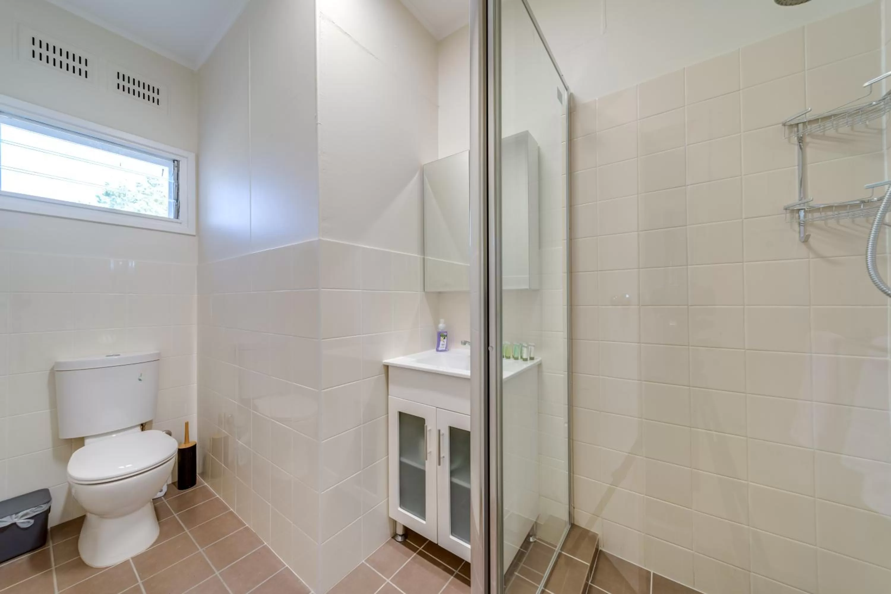 Shower in Black Sheep Motel Goulburn