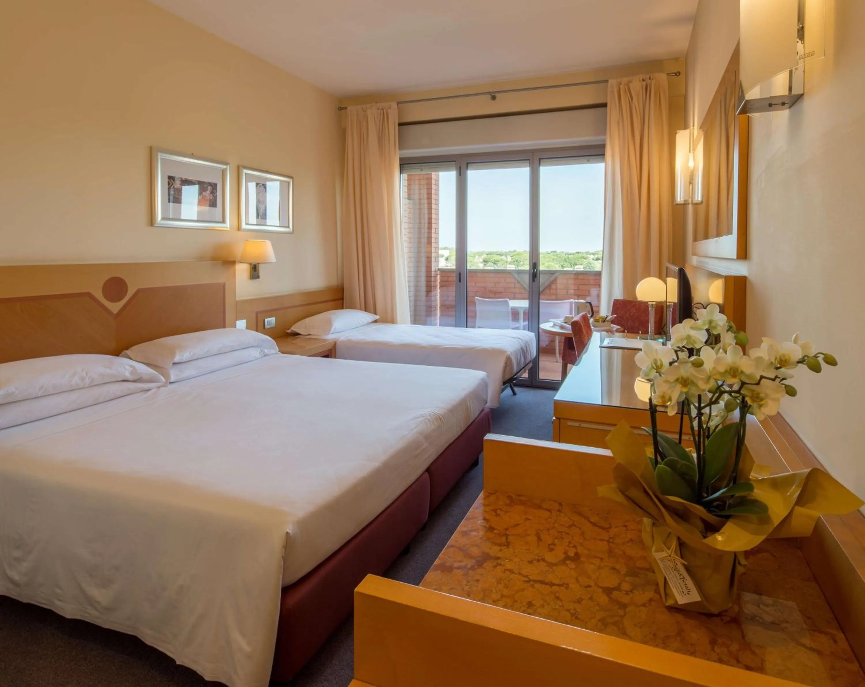 Balcony/Terrace, Bed in Best Western Hotel I Triangoli