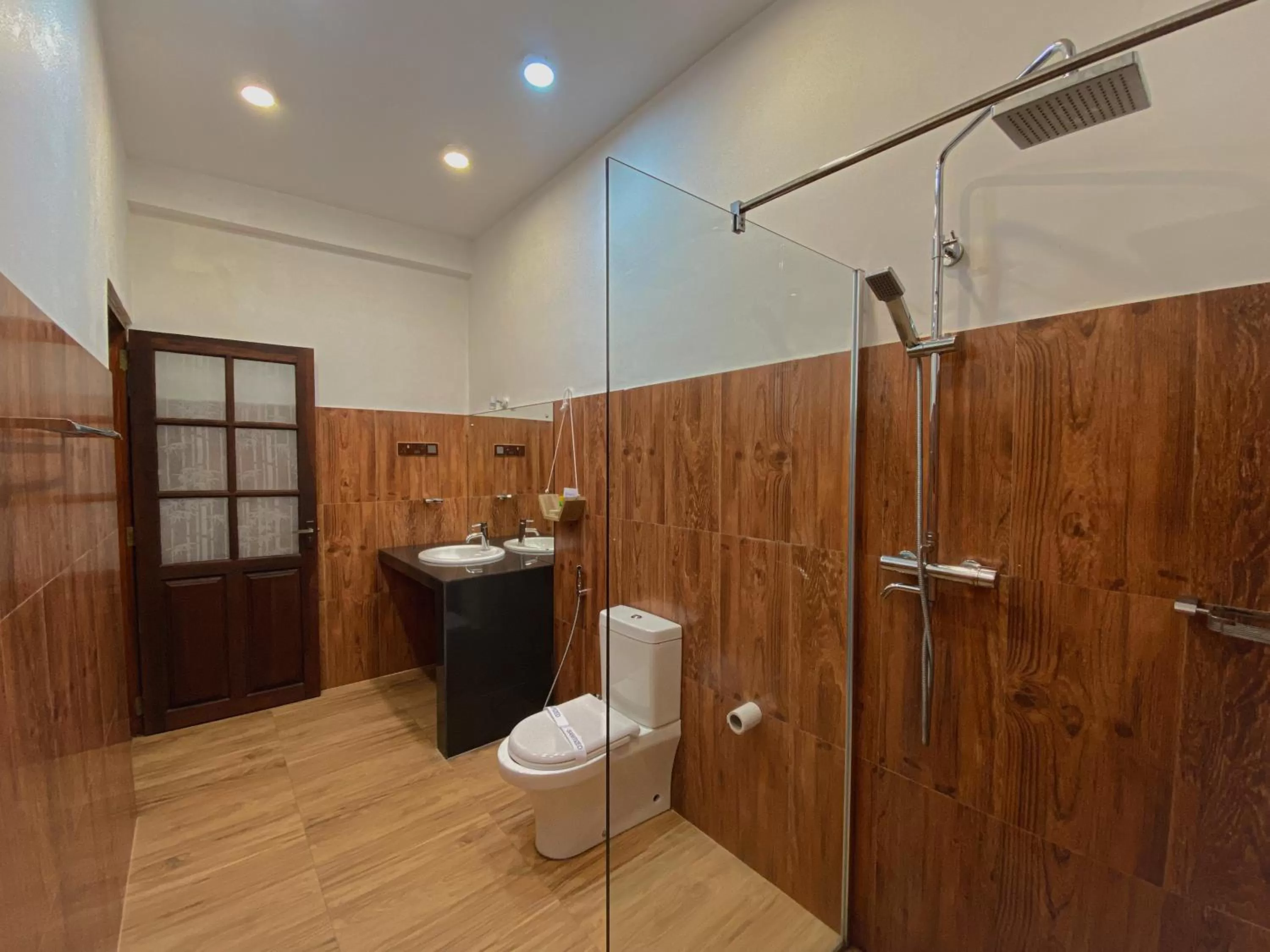 Shower in Hotel Levon Ella