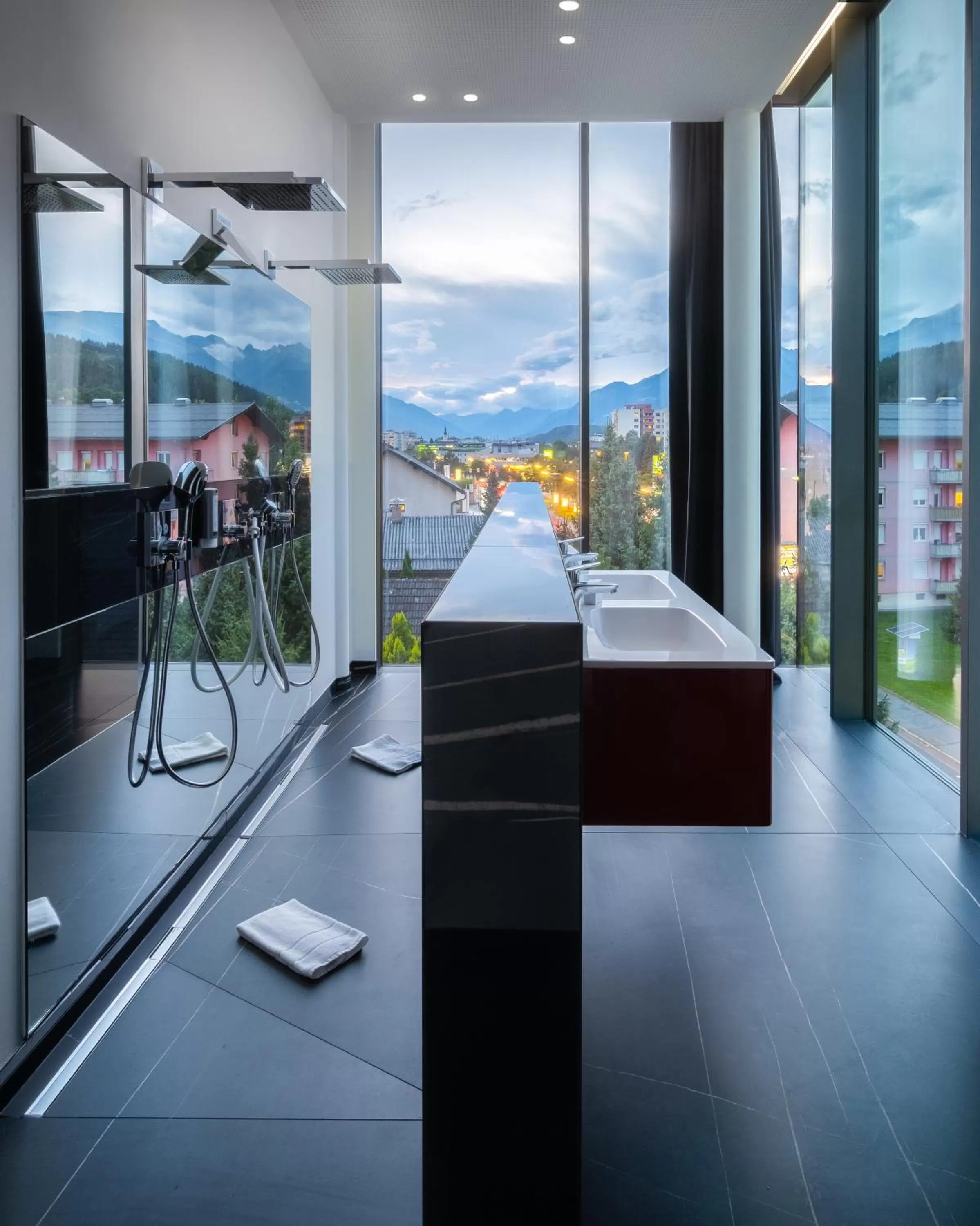 Bathroom, Mountain View in On The Way 24 - Sauna & Golfsimulator inklusive