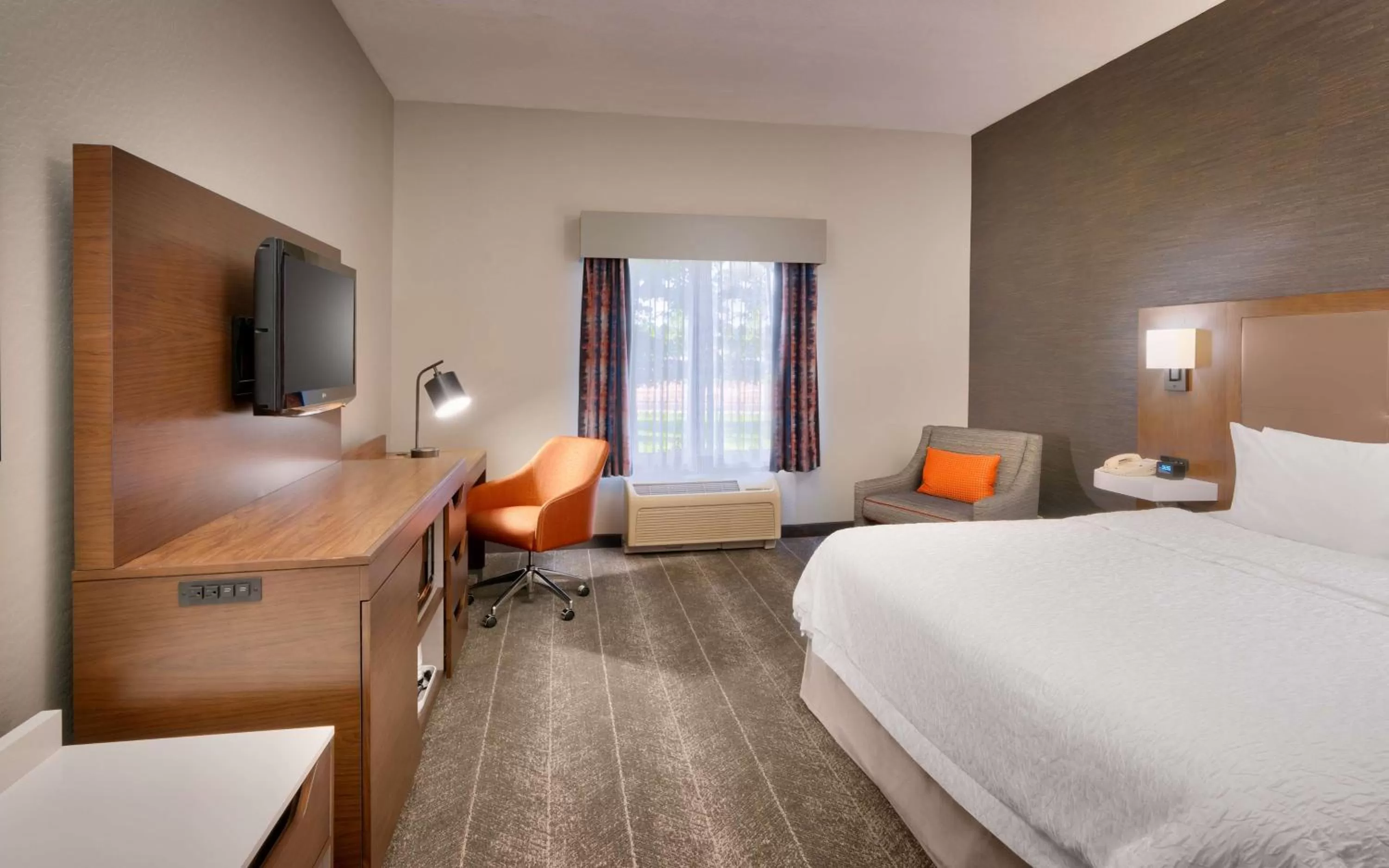 Bedroom, Bed in Hampton Inn & Suites Show Low-Pinetop