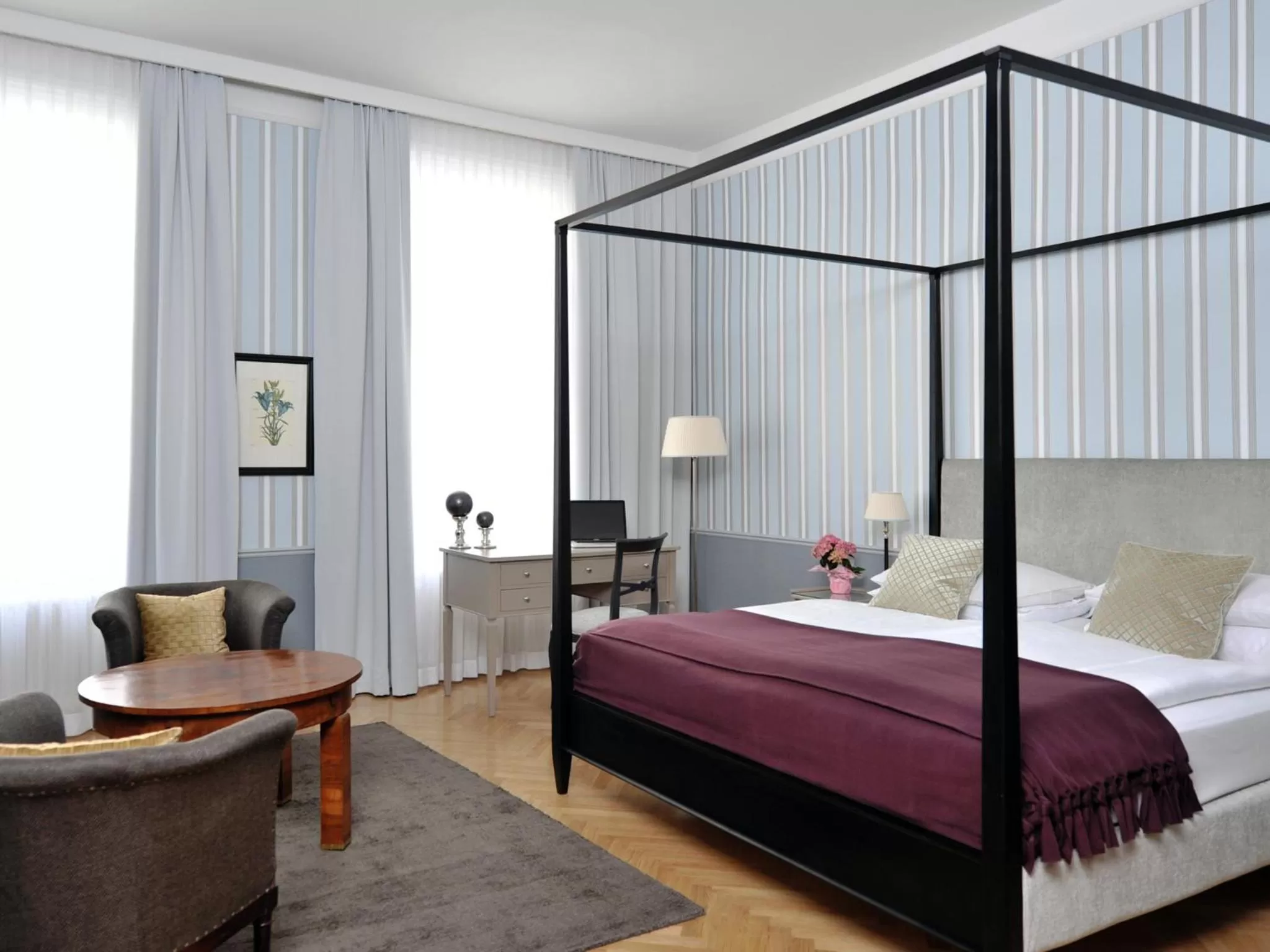 Bed in Hotel Kärntnerhof