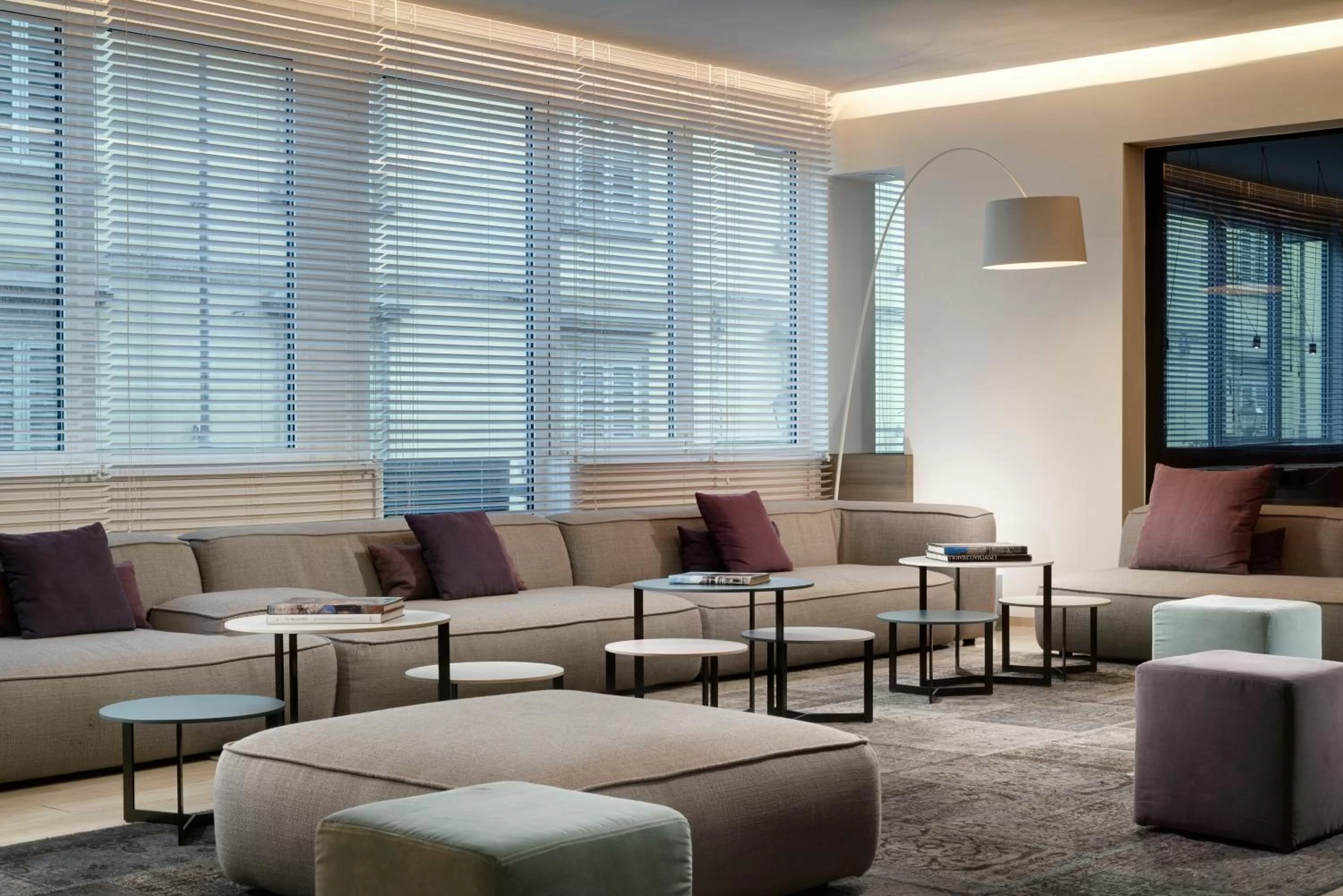 Communal lounge/ TV room in Hotel Glance In Florence