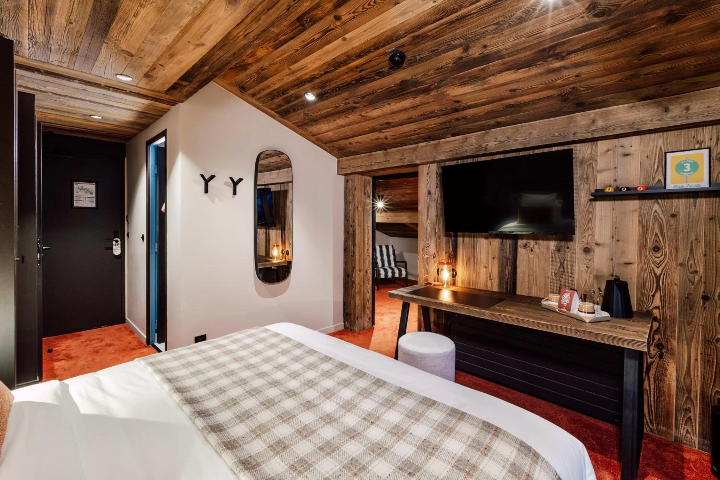 TV and multimedia, Bed in Hôtel Névé