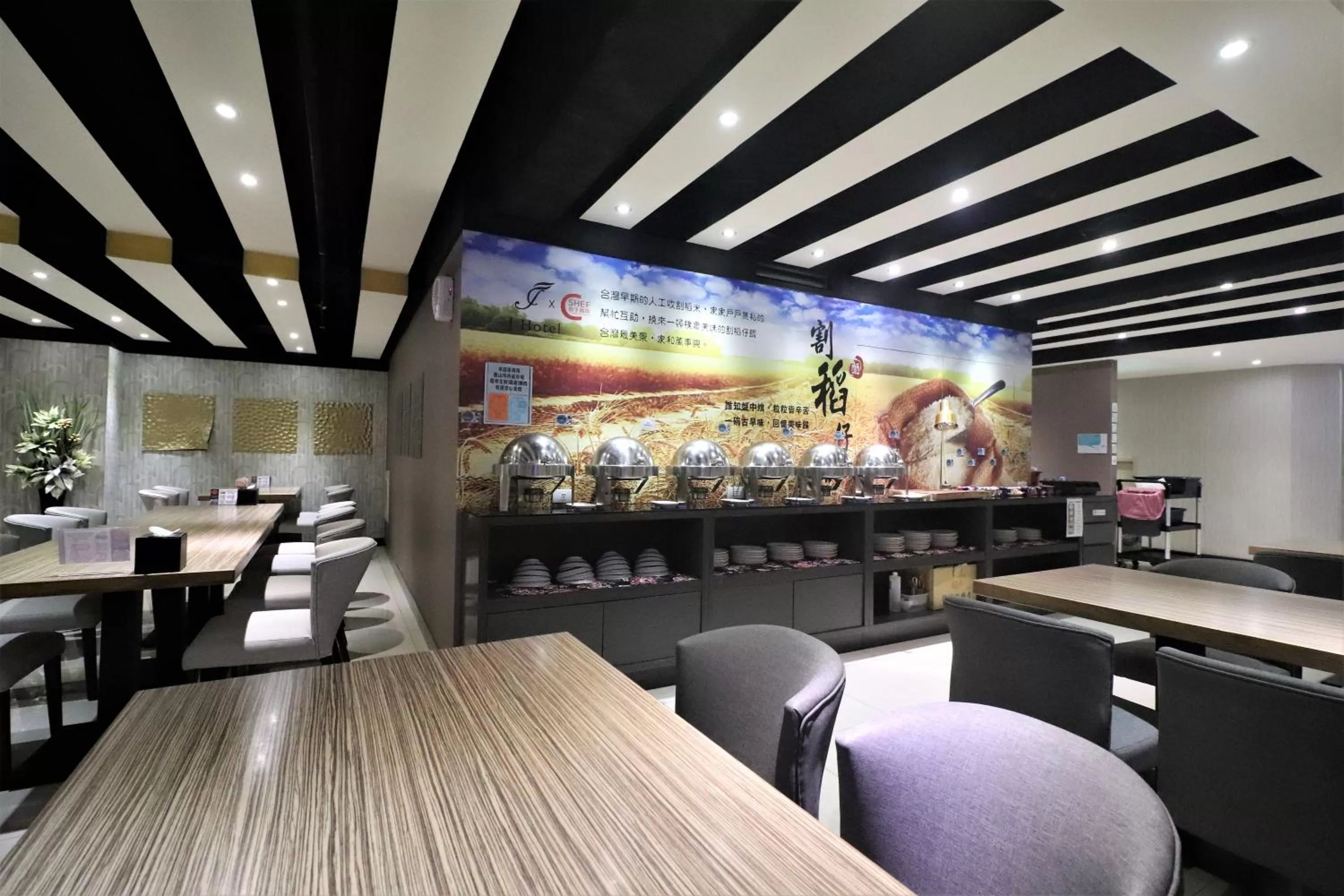 Restaurant/places to eat in J-HOTEL