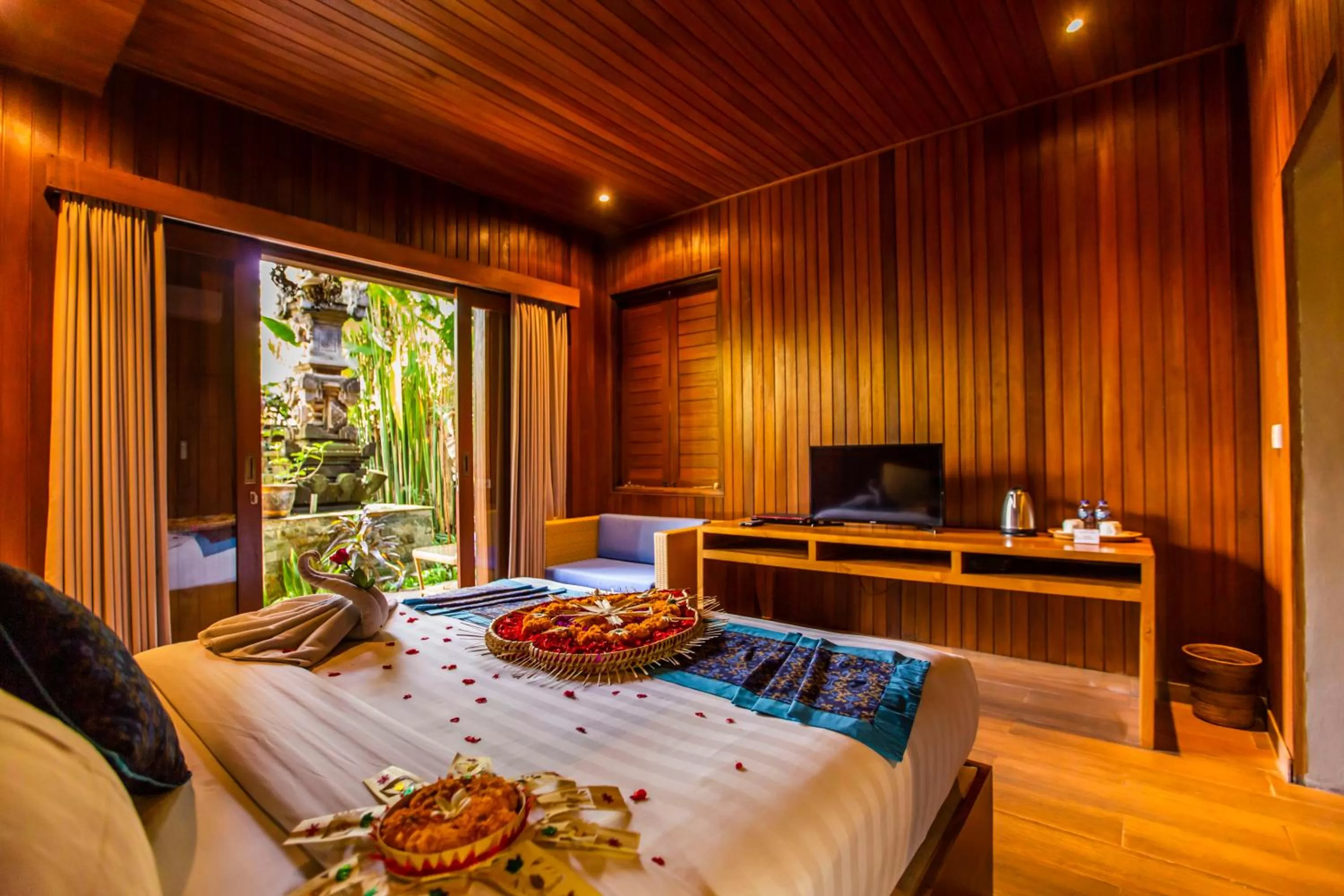 Bed in Seken Cottages Ubud