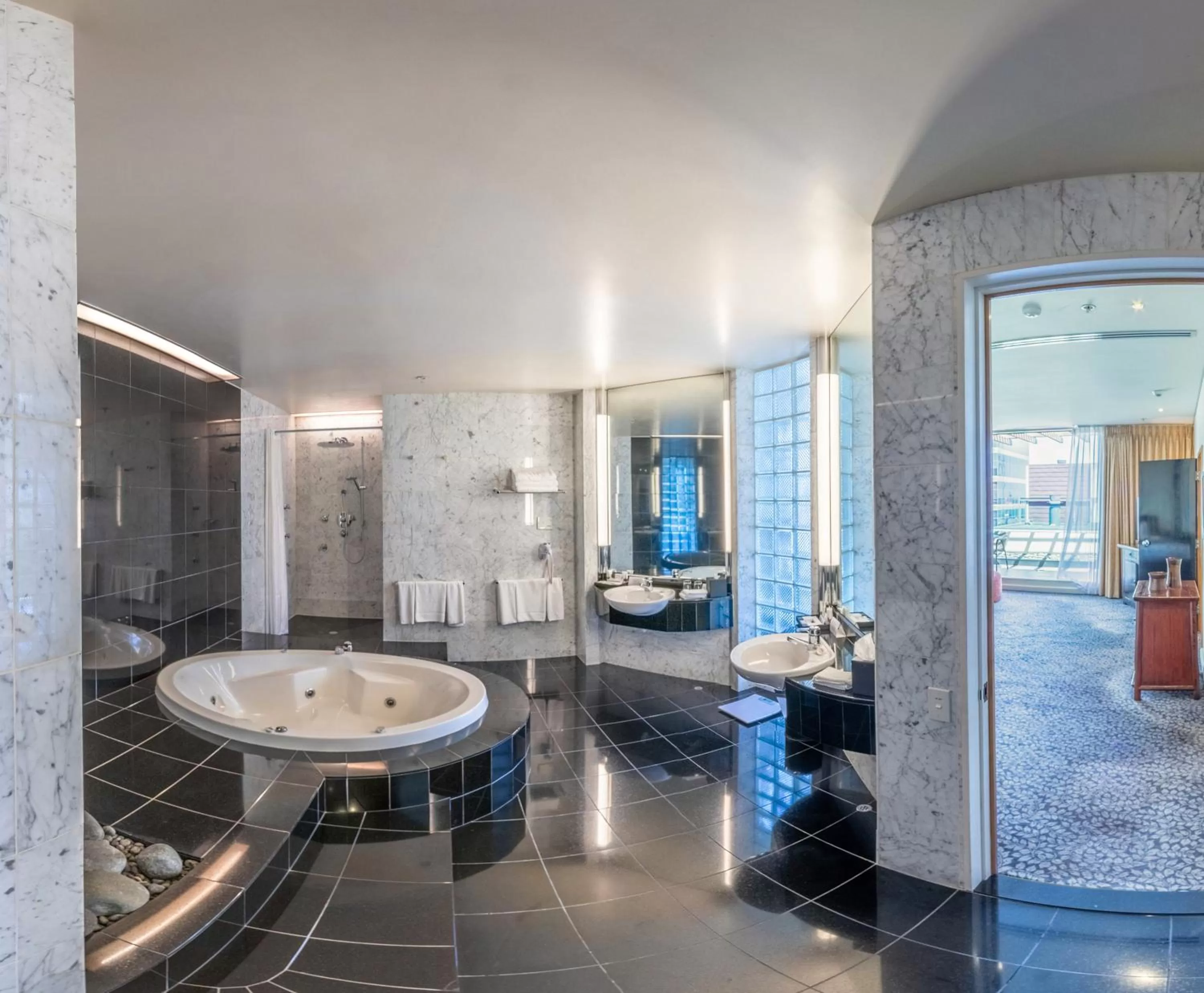 Bathroom in Crowne Plaza Auckland by IHG